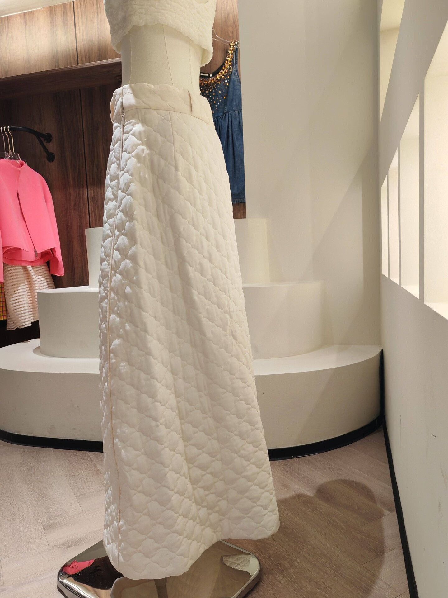 Fendi FENDI White Quilted High-Waist Long Skirt Size 28" / US 6 / IT 42 - 2 Thumbnail