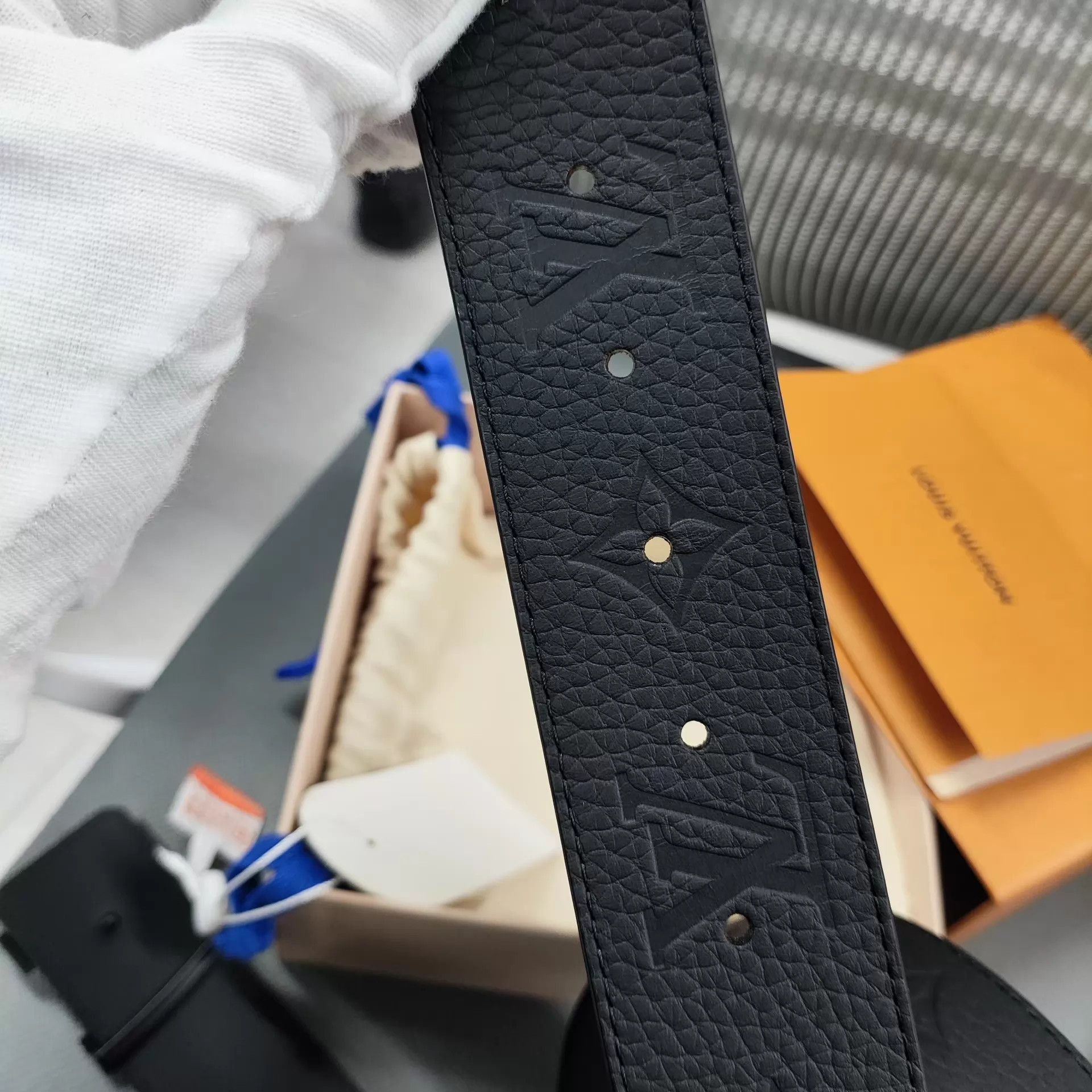 Louis Vuitton Black Textured Leather Belt with Buckle Size ONE SIZE - 5 Thumbnail