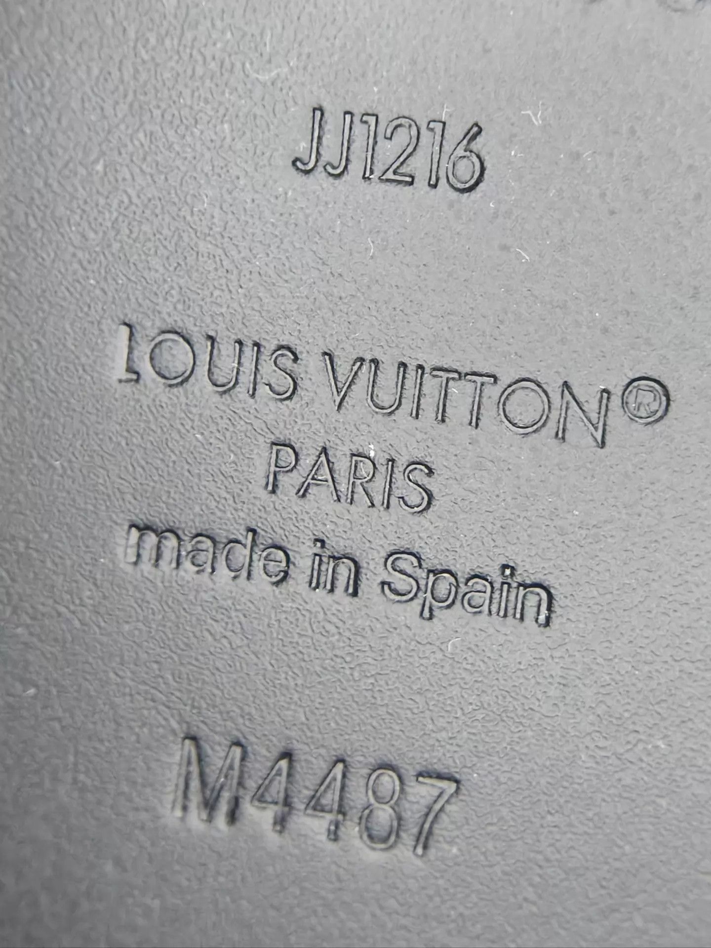 Louis Vuitton Black Textured Leather Belt with Buckle Size ONE SIZE - 9 Thumbnail