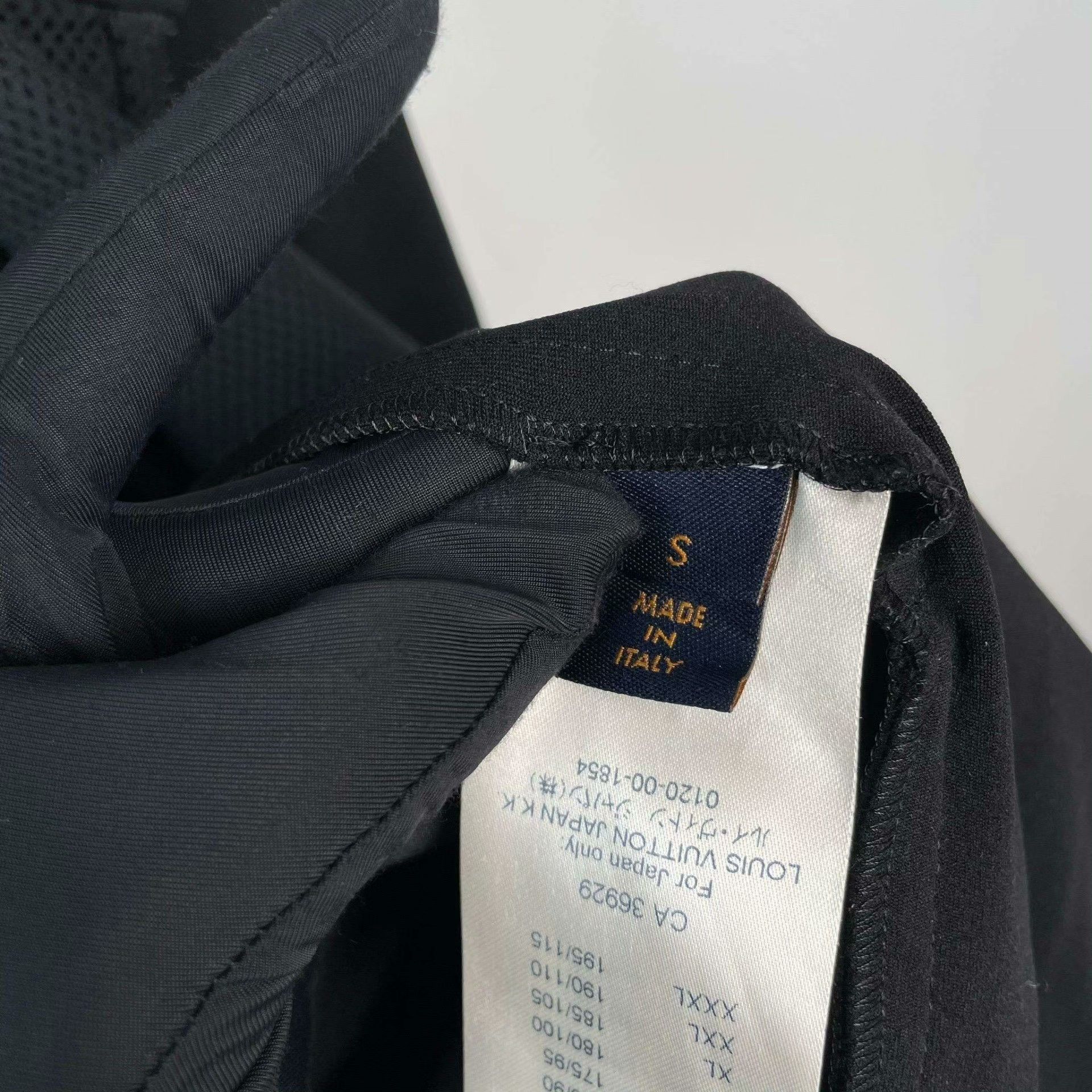 Louis Vuitton Louis Vuitton Black Hooded Logo Jacket Size US M / EU 48-50 / 2 - 4 Thumbnail