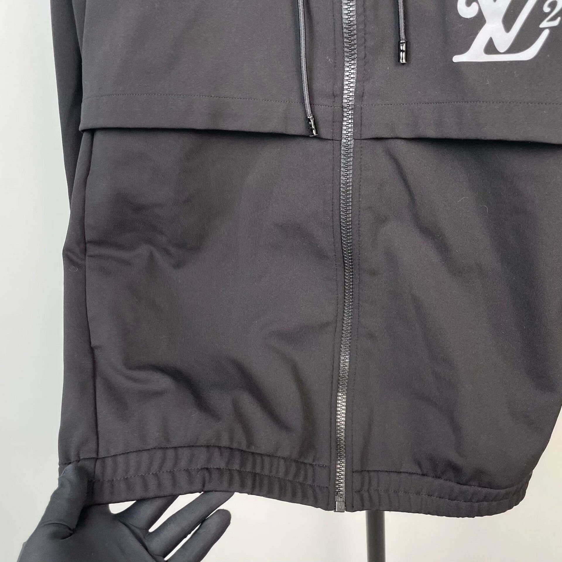 Louis Vuitton Louis Vuitton Black Hooded Logo Jacket Size US M / EU 48-50 / 2 - 7 Thumbnail