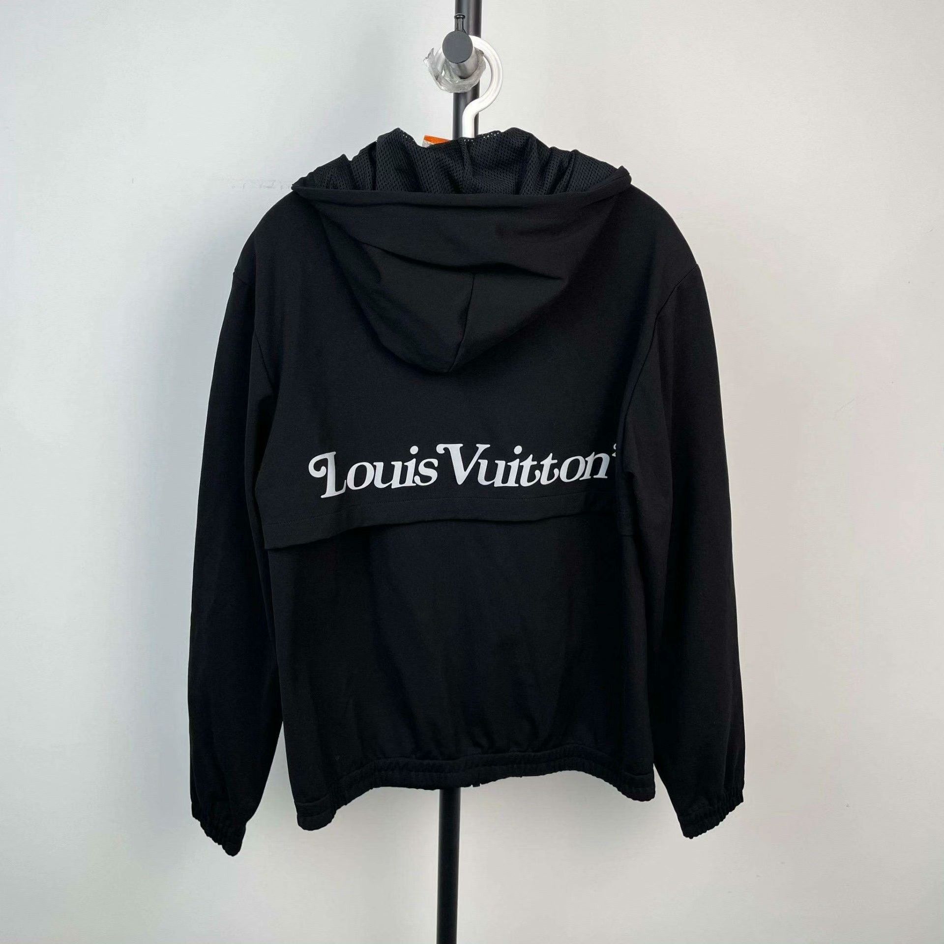 Louis Vuitton Louis Vuitton Black Hooded Logo Jacket Size US M / EU 48-50 / 2 - 2 Thumbnail