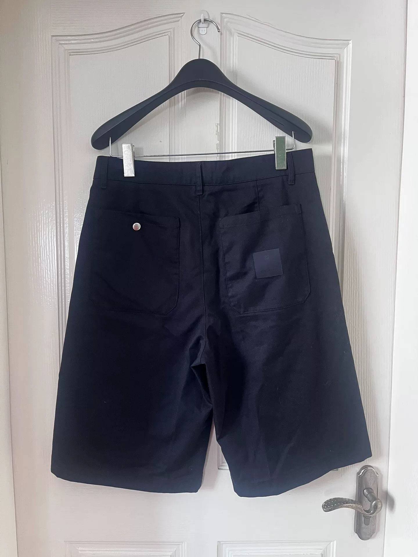 Givenchy Givenchy Structured Black Mid-Length Shorts Size US 31 - 2 Thumbnail
