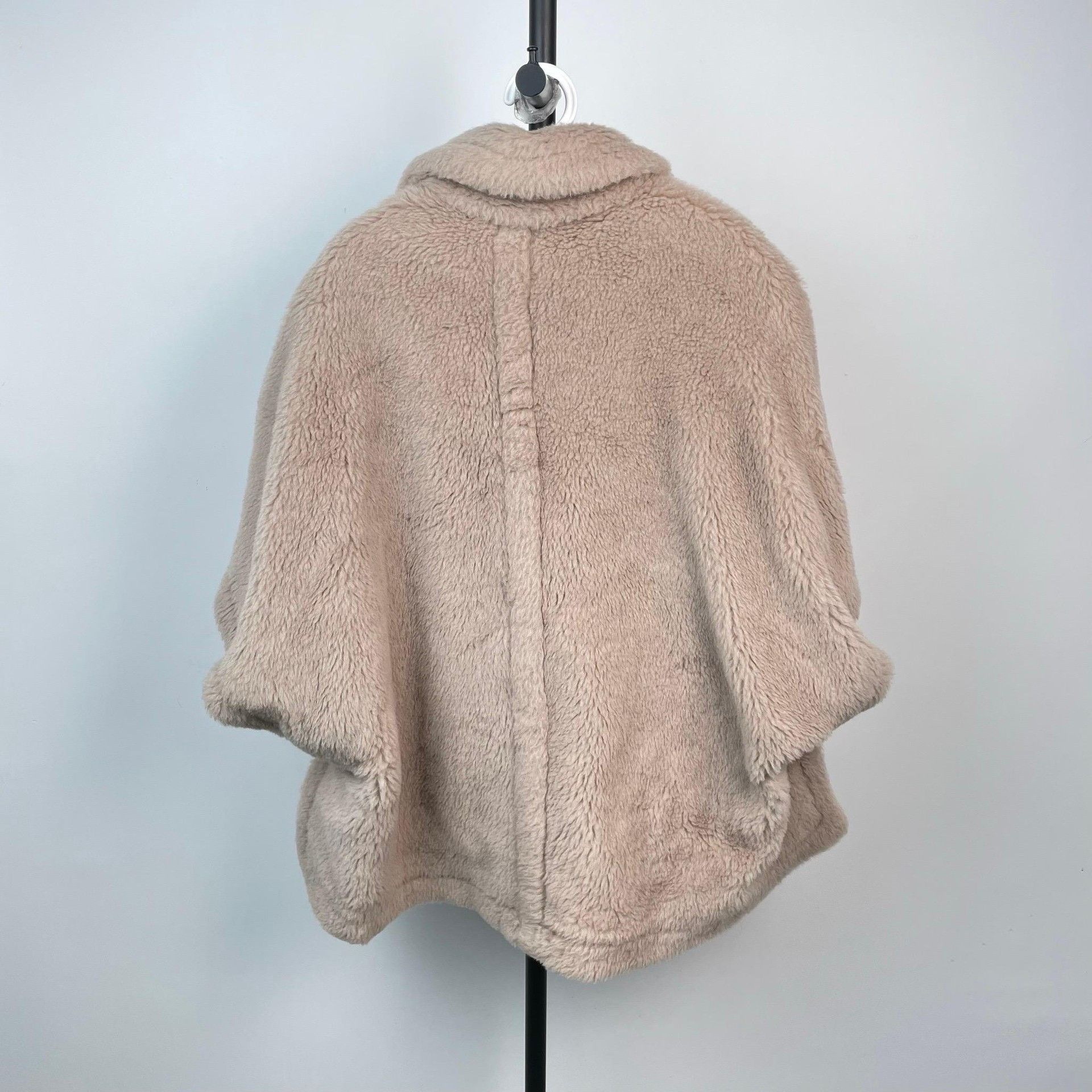 Max Mara Maxmara Beige Teddy Alpaca Coat Size M / US 6-8 / IT 42-44 - 2 Thumbnail