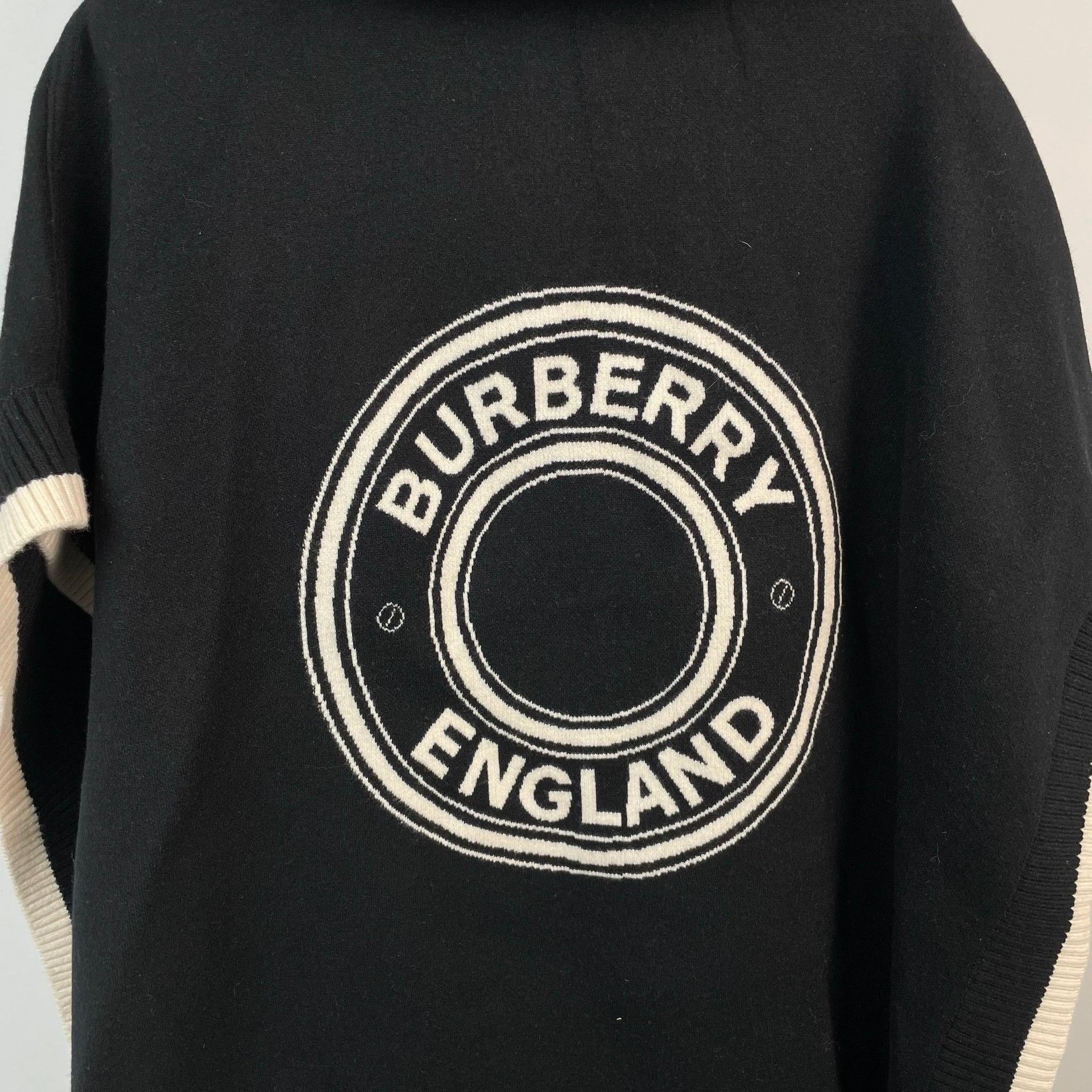 Burberry Burberry Black Hooded Cloak with Back Logo Size M / US 6-8 / IT 42-44 - 4 Thumbnail