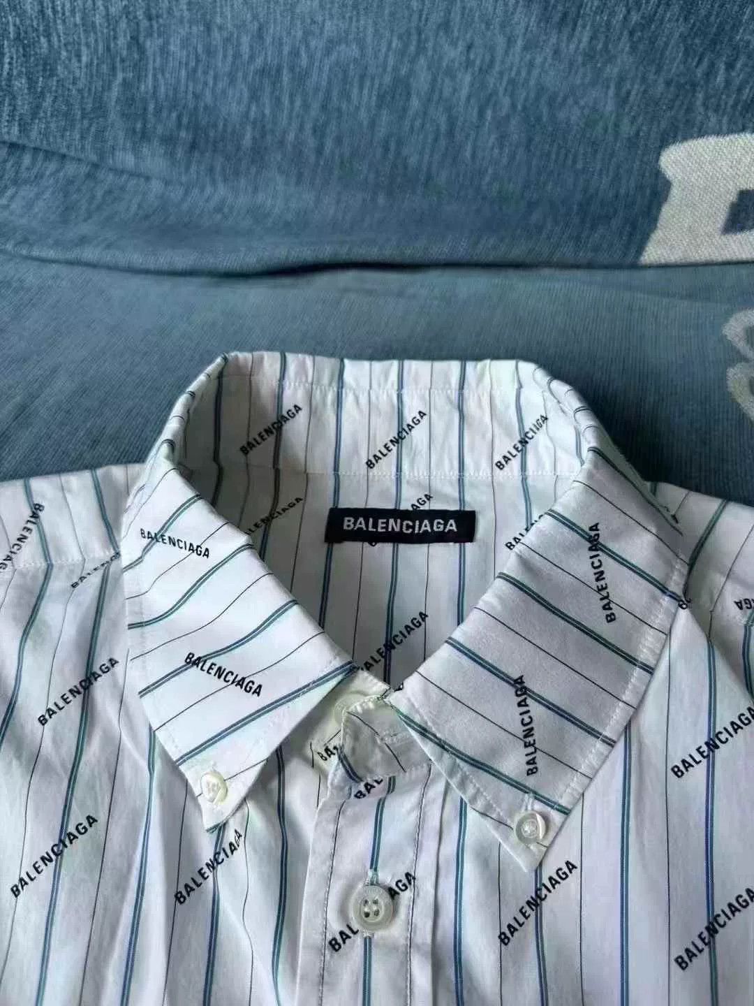 Balenciaga Balenciaga Two-Tone Text Short-Sleeve Shirt Size US M / EU 48-50 / 2 - 3 Thumbnail
