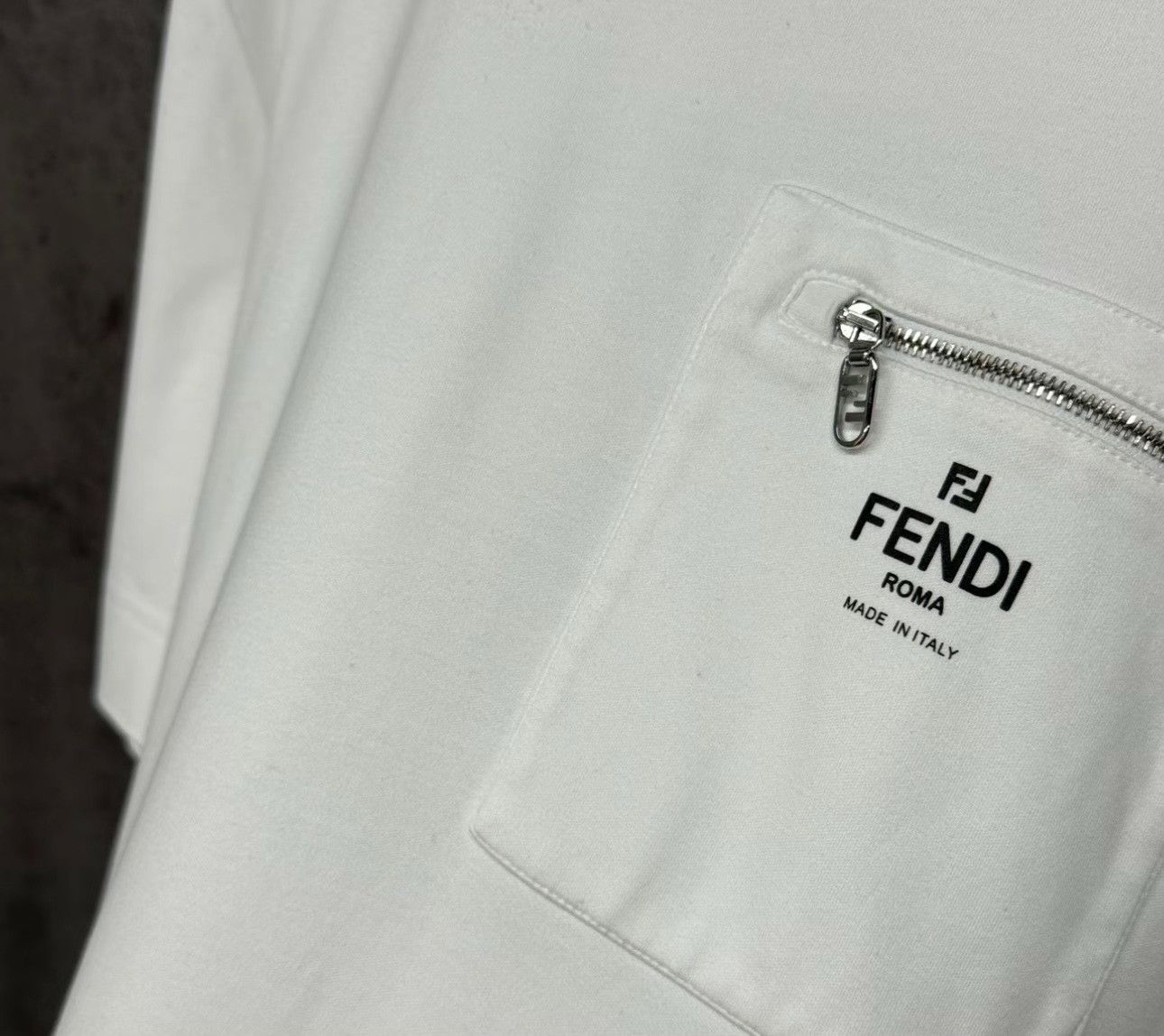 Fendi Fendi Zipper Pocket T-Shirt Size M Size US M / EU 48-50 / 2 - 3 Thumbnail