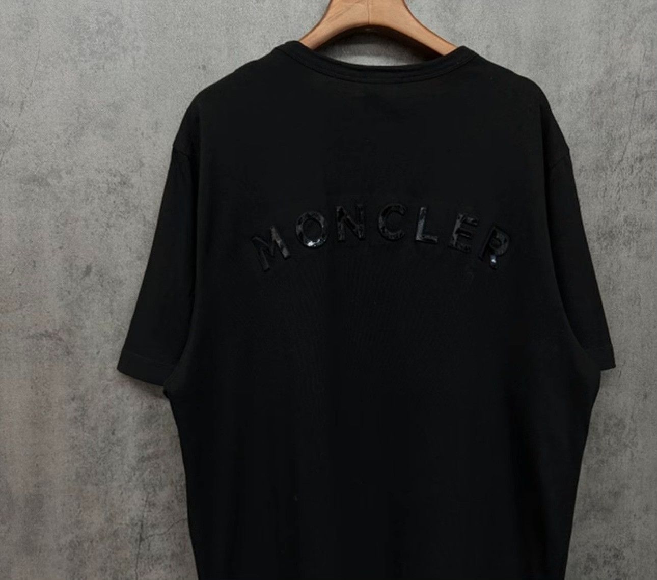 Moncler Moncler Logo Patch Short Sleeve T-Shirt Size L Size US L / EU 52-54 / 3 - 3 Thumbnail