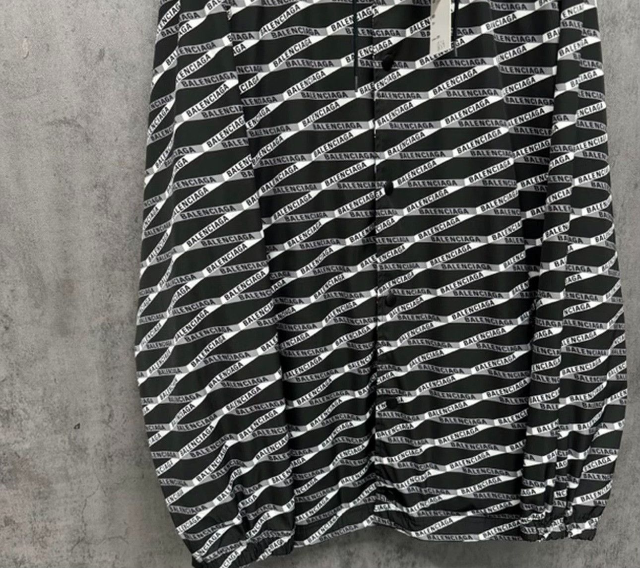 Balenciaga Balenciaga All-Over Logo Windbreaker Jacket 48 Size US M / EU 48-50 / 2 - 4 Thumbnail