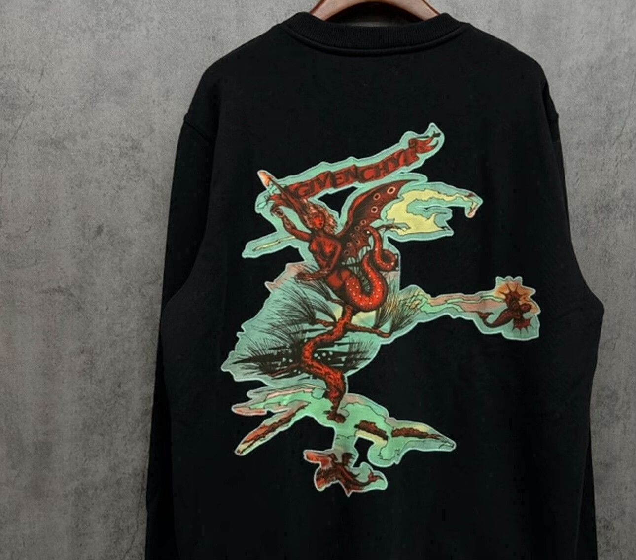 Givenchy Givenchy Graphic Embroidered Sweatshirt Size M Size US M / EU 48-50 / 2 - 3 Thumbnail