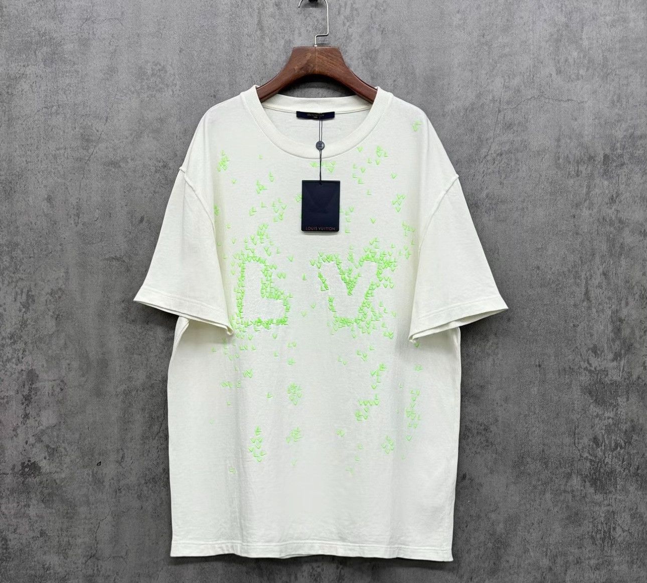 Louis Vuitton Louis Vuitton Neon Logo Embroidery T-Shirt XXL Size US XXL / EU 58 / 5 - 2 Thumbnail