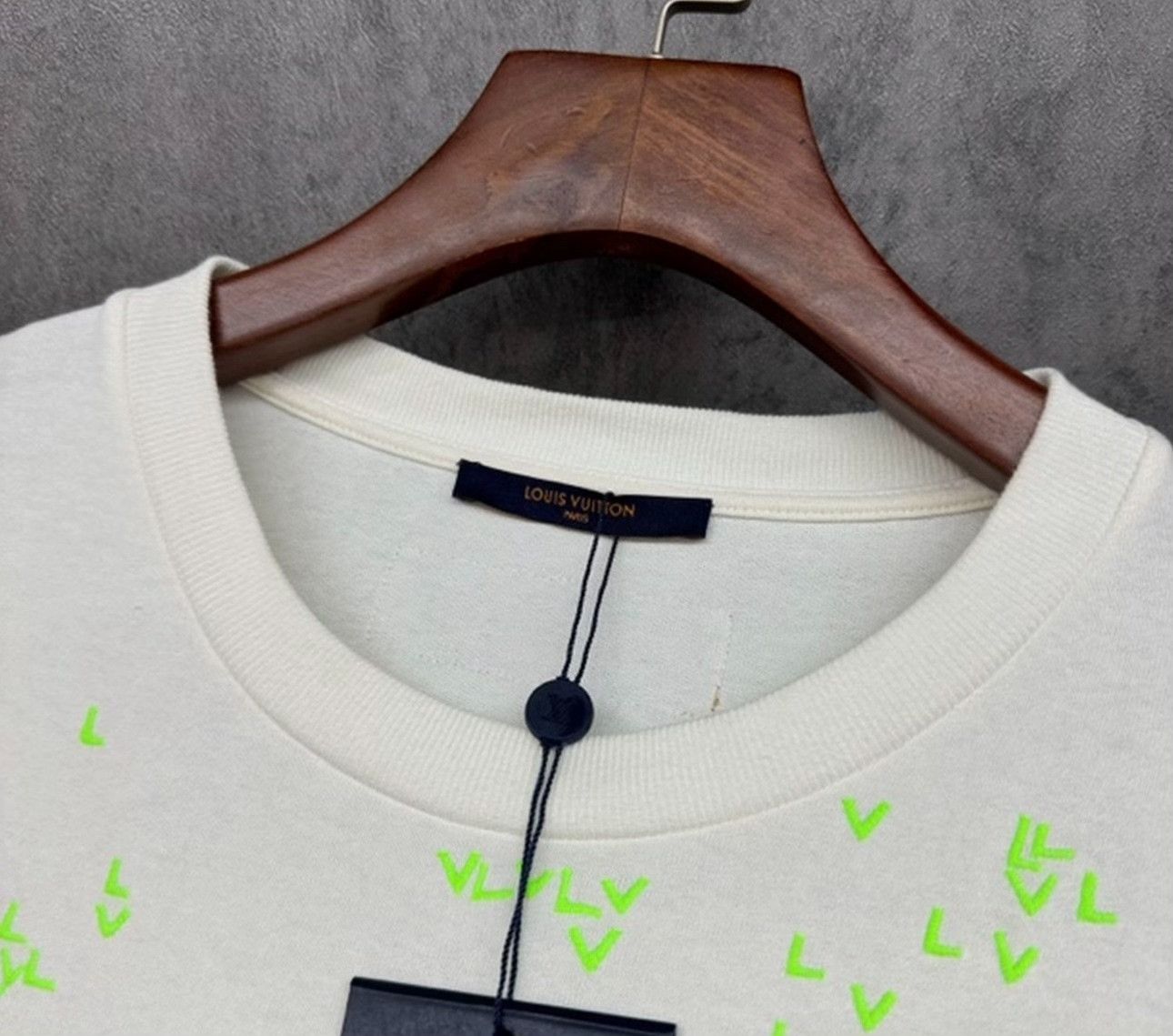 Louis Vuitton Louis Vuitton Neon Logo Embroidery T-Shirt XXL Size US XXL / EU 58 / 5 - 4 Thumbnail