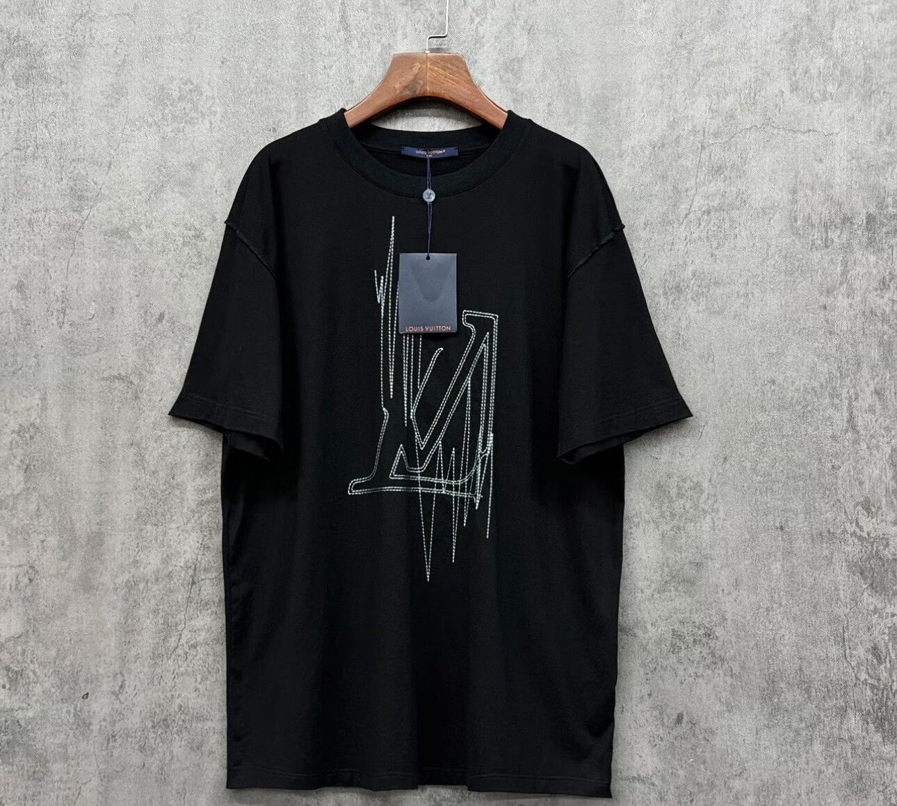 Louis Vuitton Louis Vuitton Embroidery Logo T-Shirt L Size US L / EU 52-54 / 3 - 2 Thumbnail