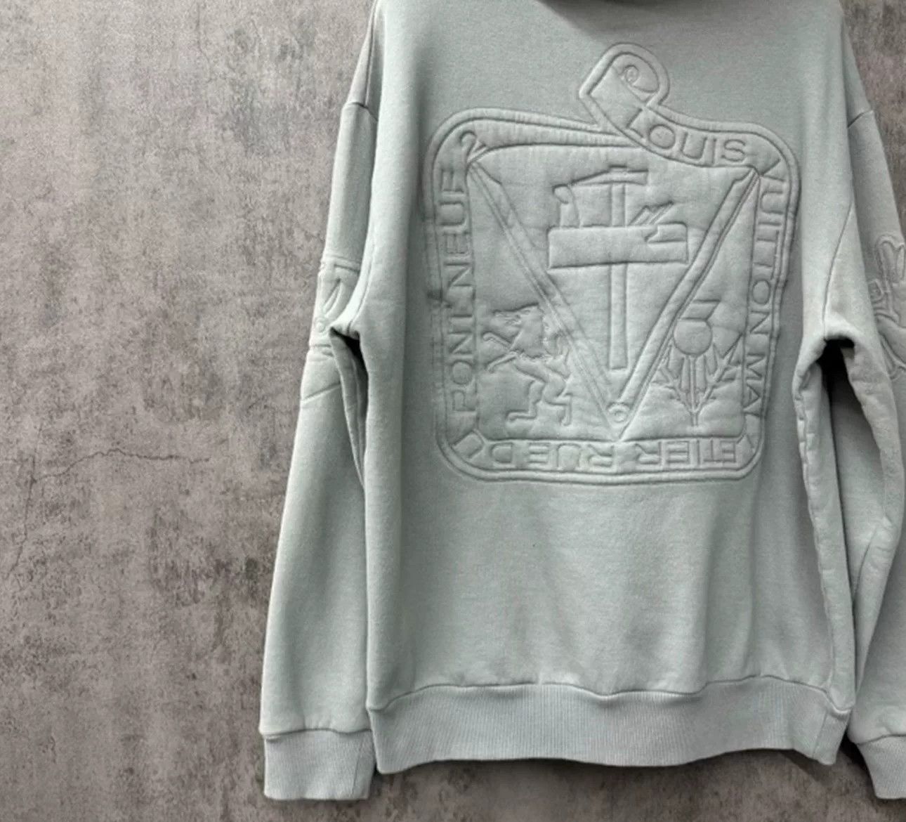 Louis Vuitton Louis Vuitton Embossed Logo Hoodie US M Size US M / EU 48-50 / 2 - 4 Thumbnail