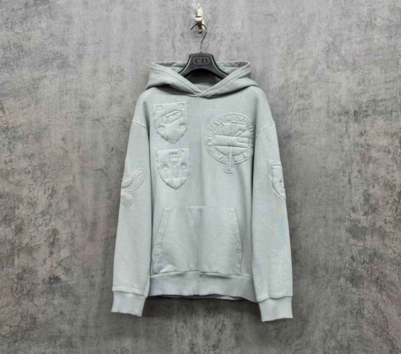 Louis Vuitton Louis Vuitton Embossed Logo Hoodie US M Size US M / EU 48-50 / 2 - 2 Thumbnail
