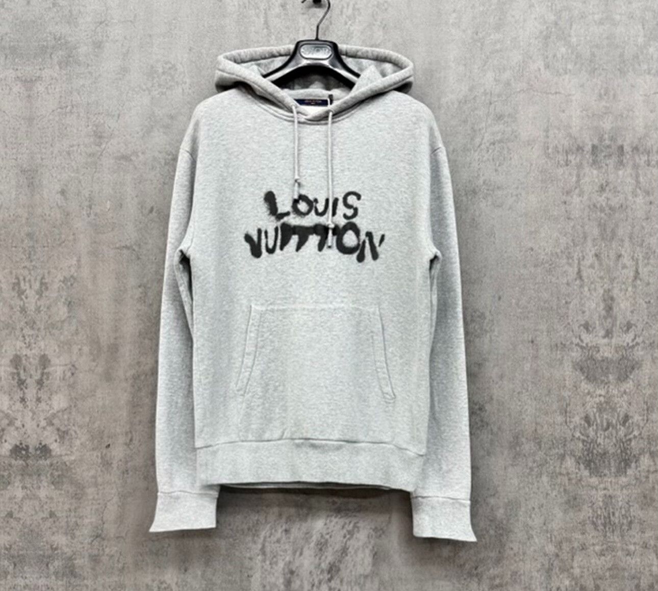 Louis Vuitton Louis Vuitton Graffiti Logo Graphic Hoodie Size M Size US M / EU 48-50 / 2 - 2 Thumbnail