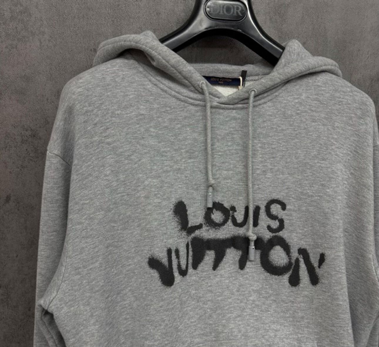Louis Vuitton Louis Vuitton Graffiti Logo Graphic Hoodie Size M Size US M / EU 48-50 / 2 - 3 Thumbnail