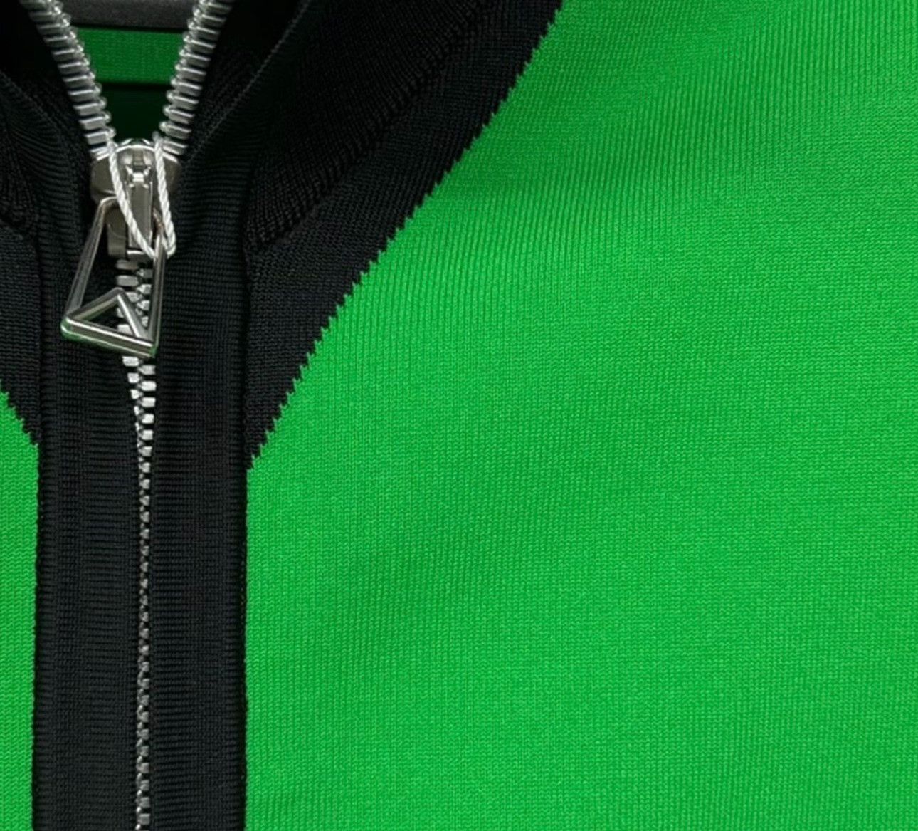 Bottega Veneta Bottega Veneta Green V-Pattern Zip Jacket Size M Size US M / EU 48-50 / 2 - 5 Thumbnail