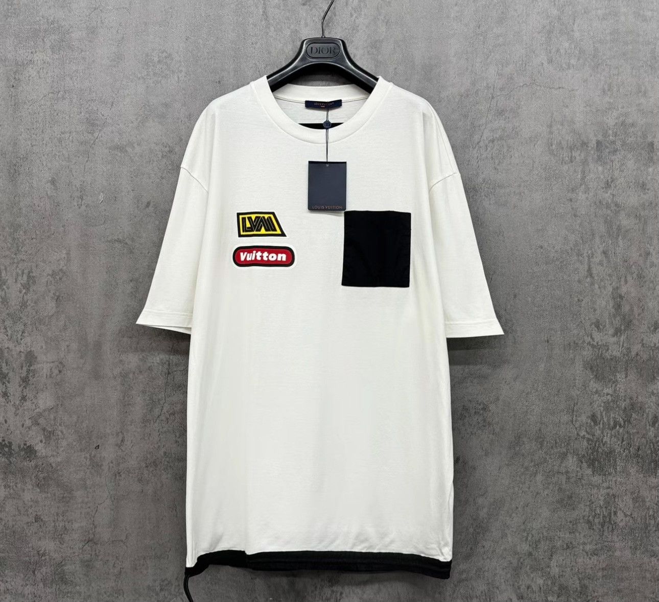 Louis Vuitton Louis Vuitton Logo Patch Pocket T-Shirt 5L Size US XXL / EU 58 / 5 - 2 Thumbnail