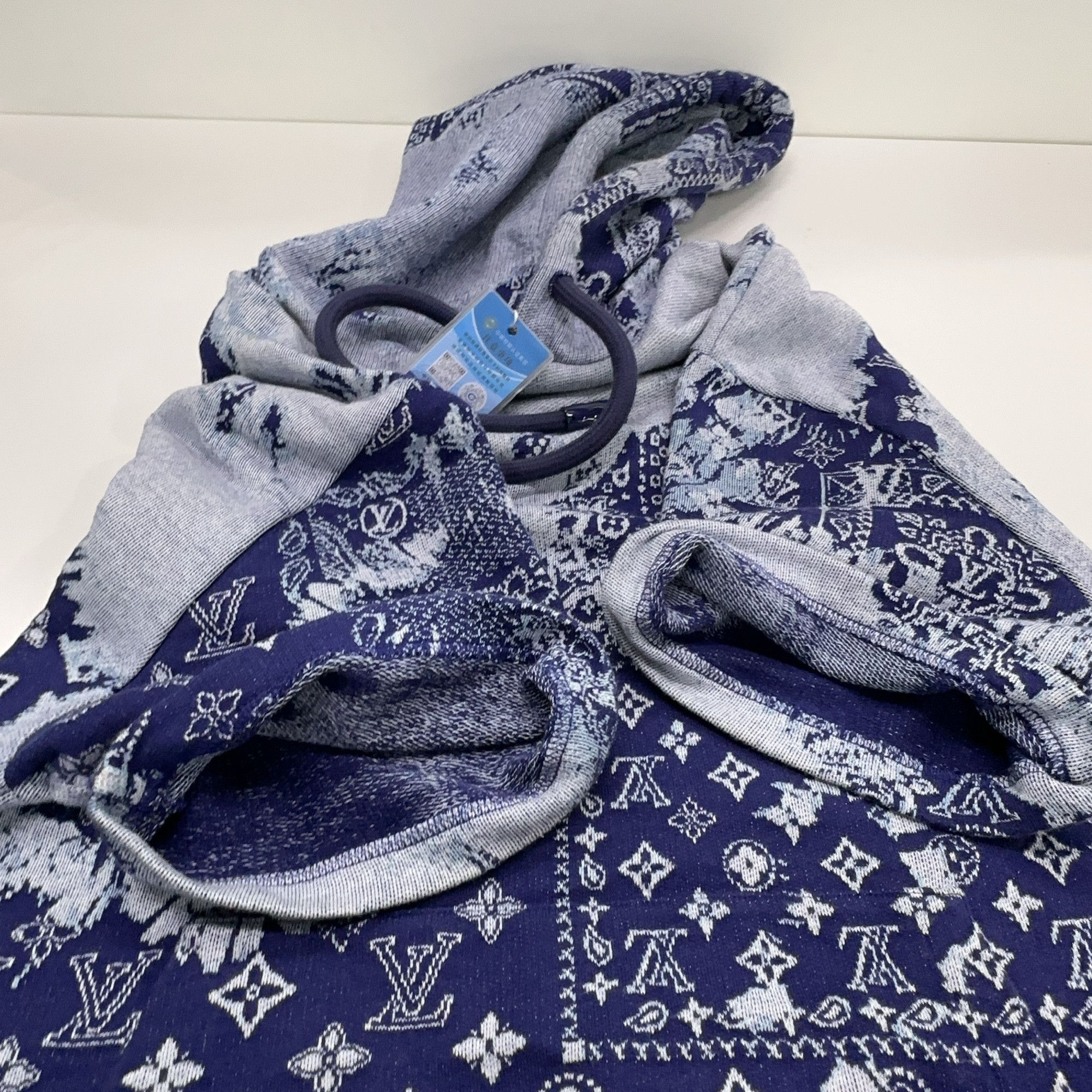 Louis Vuitton Louis Vuitton Bandana Monogram Short Sleeve Hoodie US M Size US M / EU 48-50 / 2 - 13 Thumbnail
