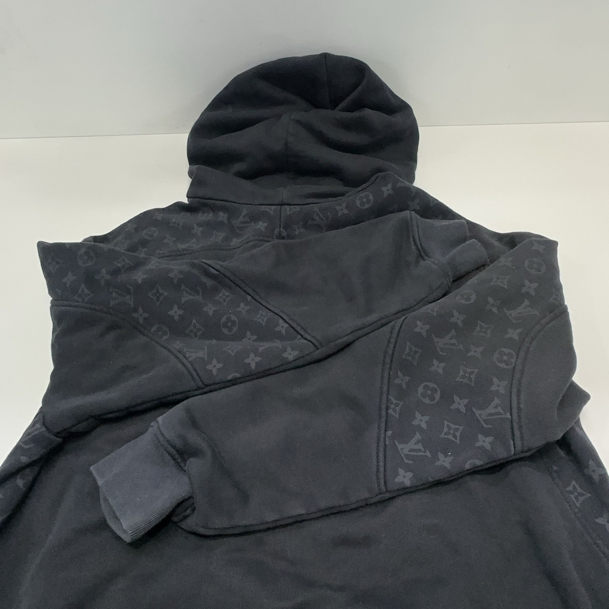 Louis Vuitton Louis Vuitton Monogram Circle Print Hoodie M Size US M / EU 48-50 / 2 - 14 Thumbnail