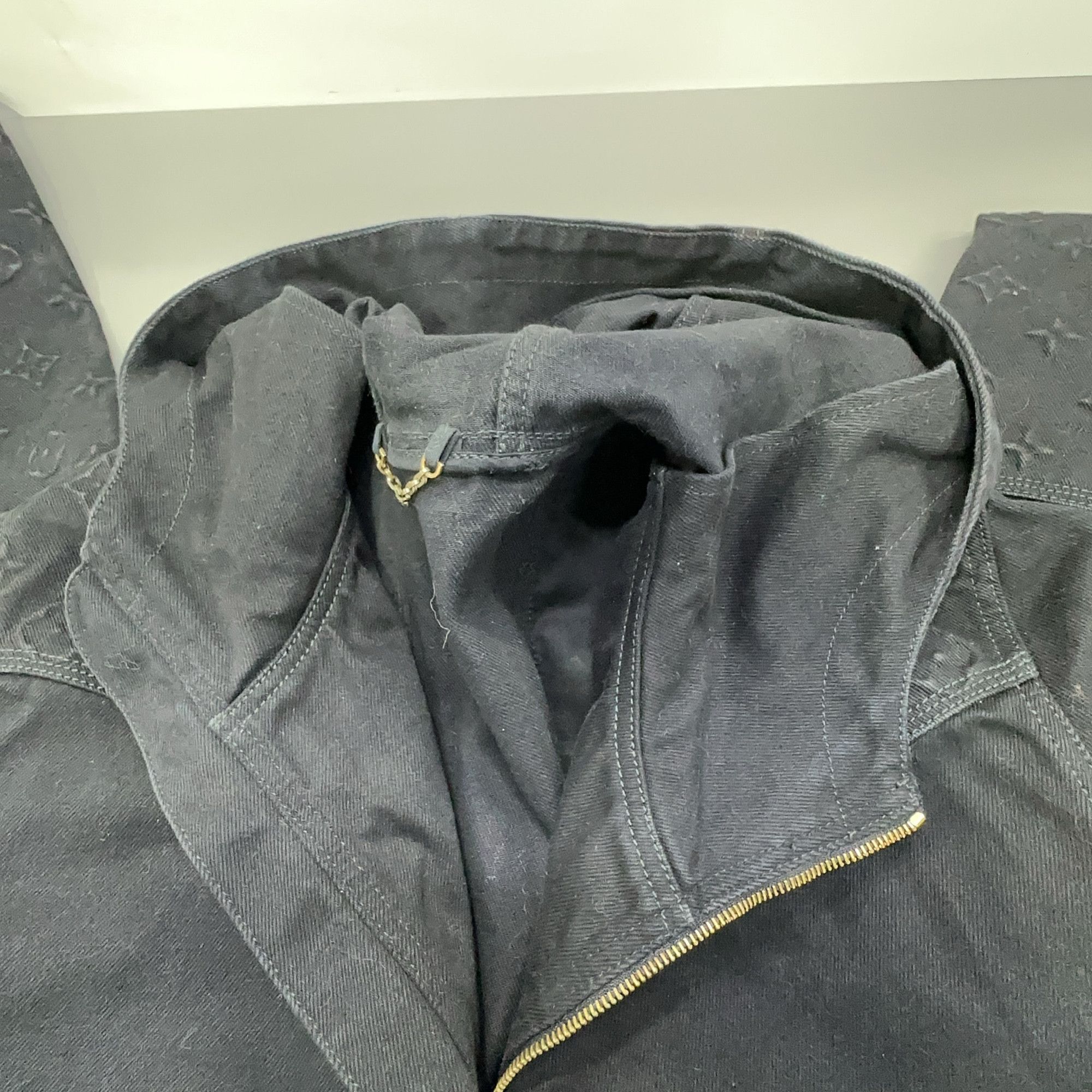 Louis Vuitton Louis Vuitton Monogram Embossed Denim Hoodie Size 52 Size US L / EU 52-54 / 3 - 5 Thumbnail