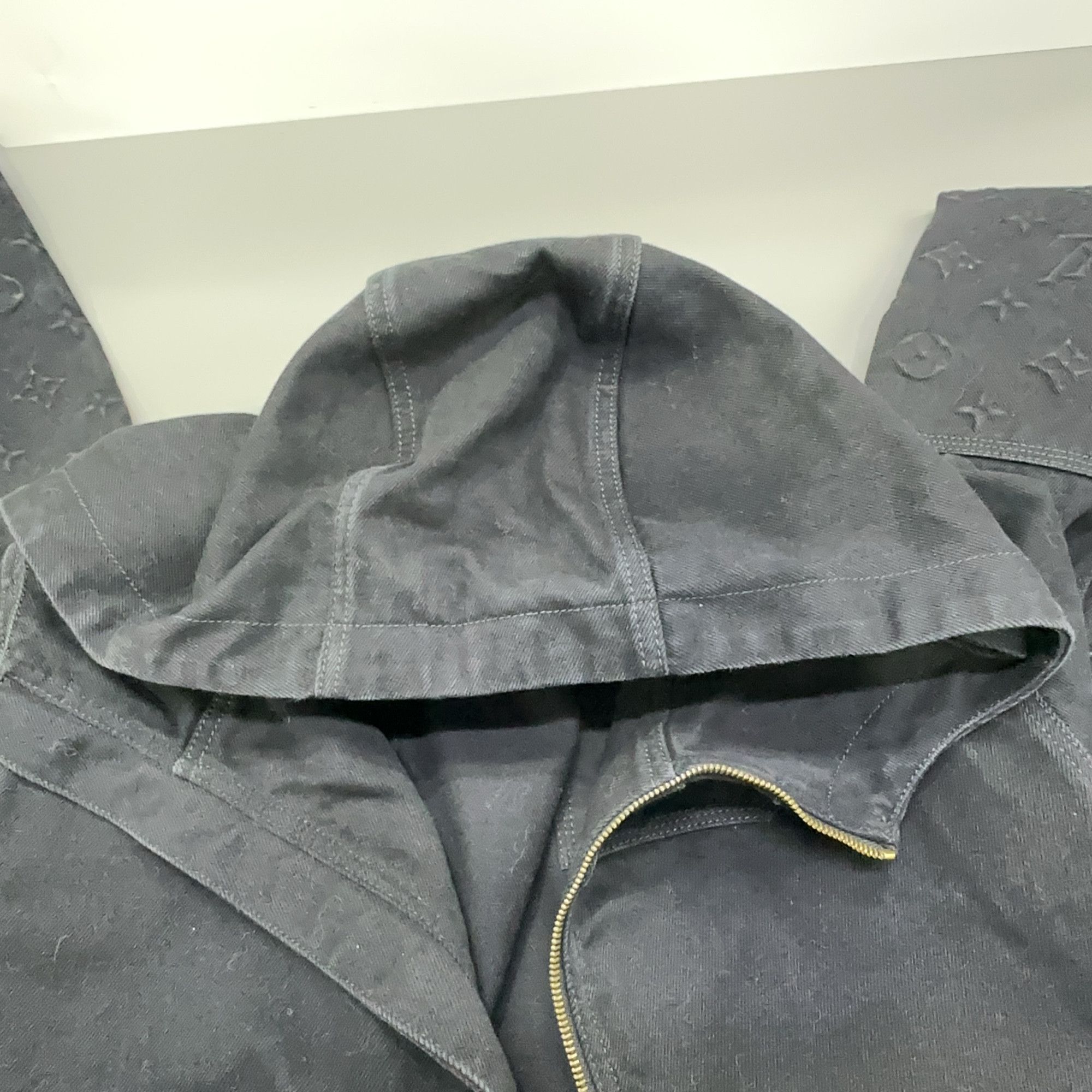 Louis Vuitton Louis Vuitton Monogram Embossed Denim Hoodie Size 52 Size US L / EU 52-54 / 3 - 7 Thumbnail