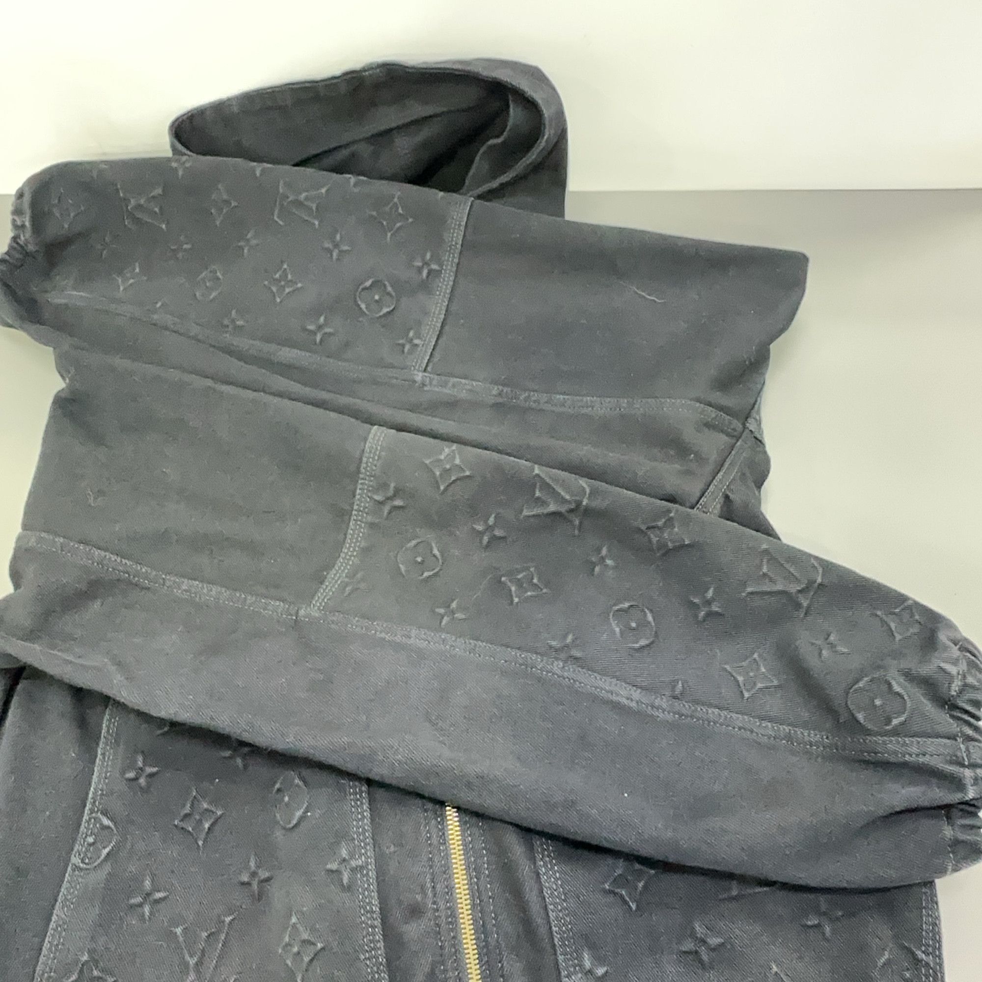 Louis Vuitton Louis Vuitton Monogram Embossed Denim Hoodie Size 52 Size US L / EU 52-54 / 3 - 11 Thumbnail