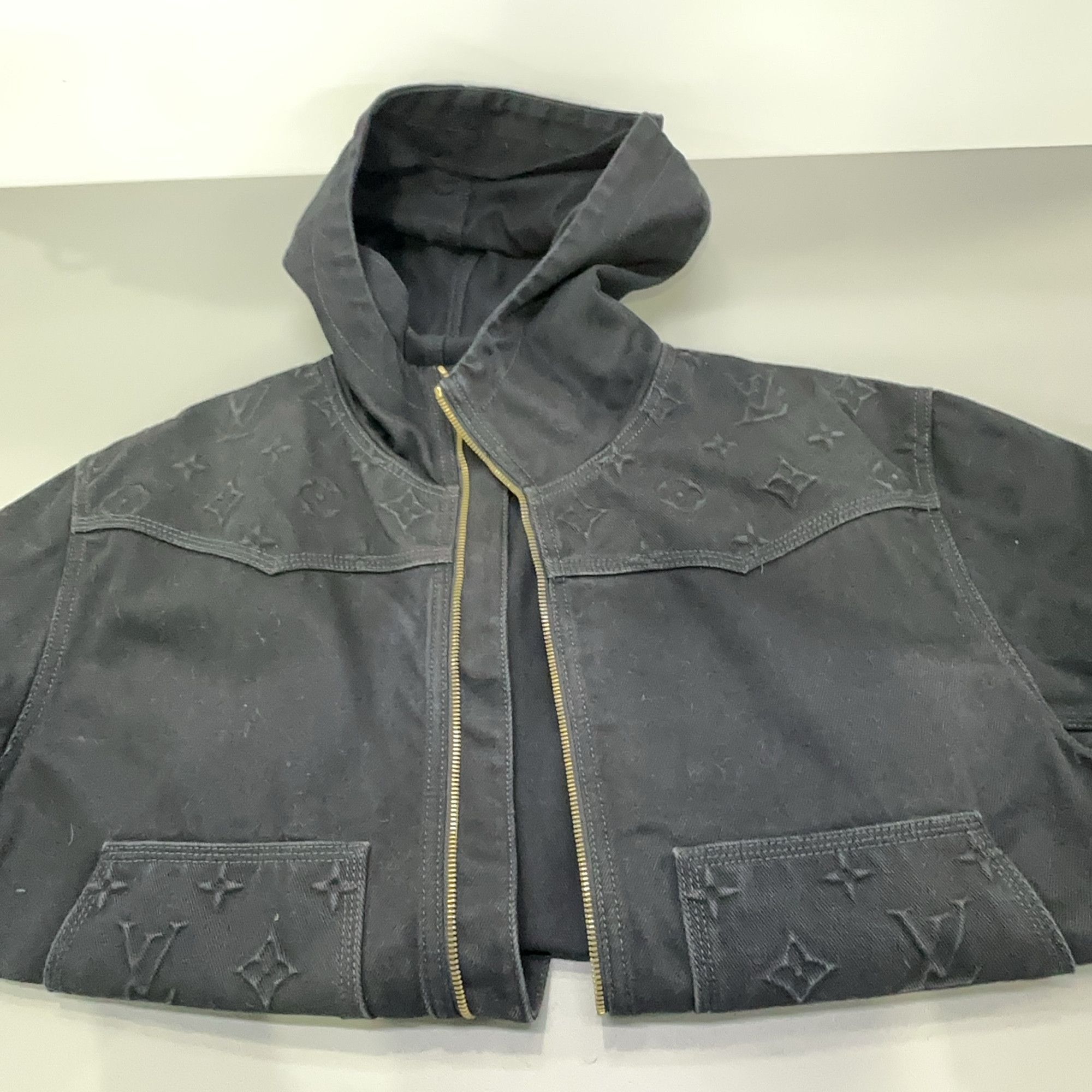 Louis Vuitton Louis Vuitton Monogram Embossed Denim Hoodie Size 52 Size US L / EU 52-54 / 3 - 9 Thumbnail