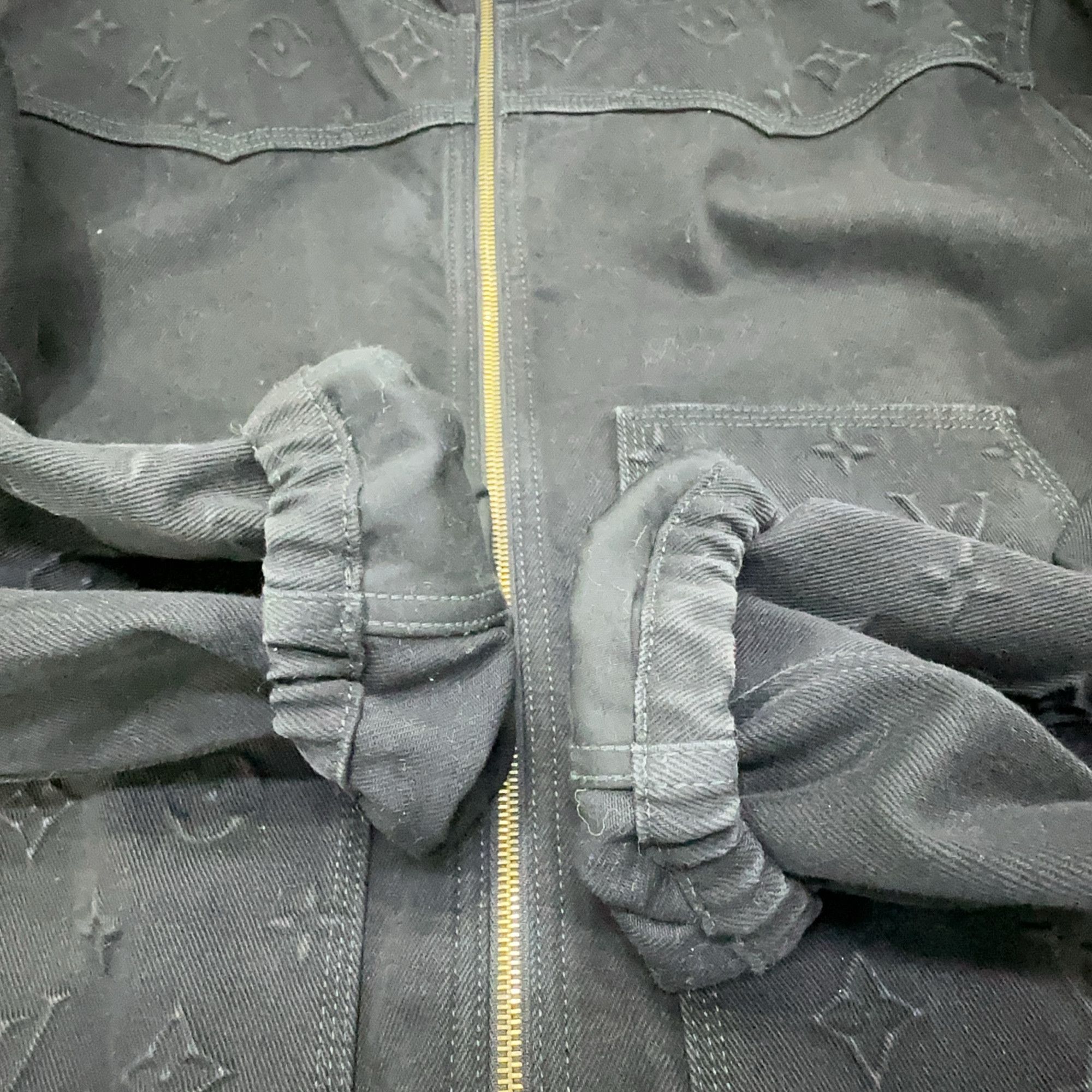 Louis Vuitton Louis Vuitton Monogram Embossed Denim Hoodie Size 52 Size US L / EU 52-54 / 3 - 13 Thumbnail