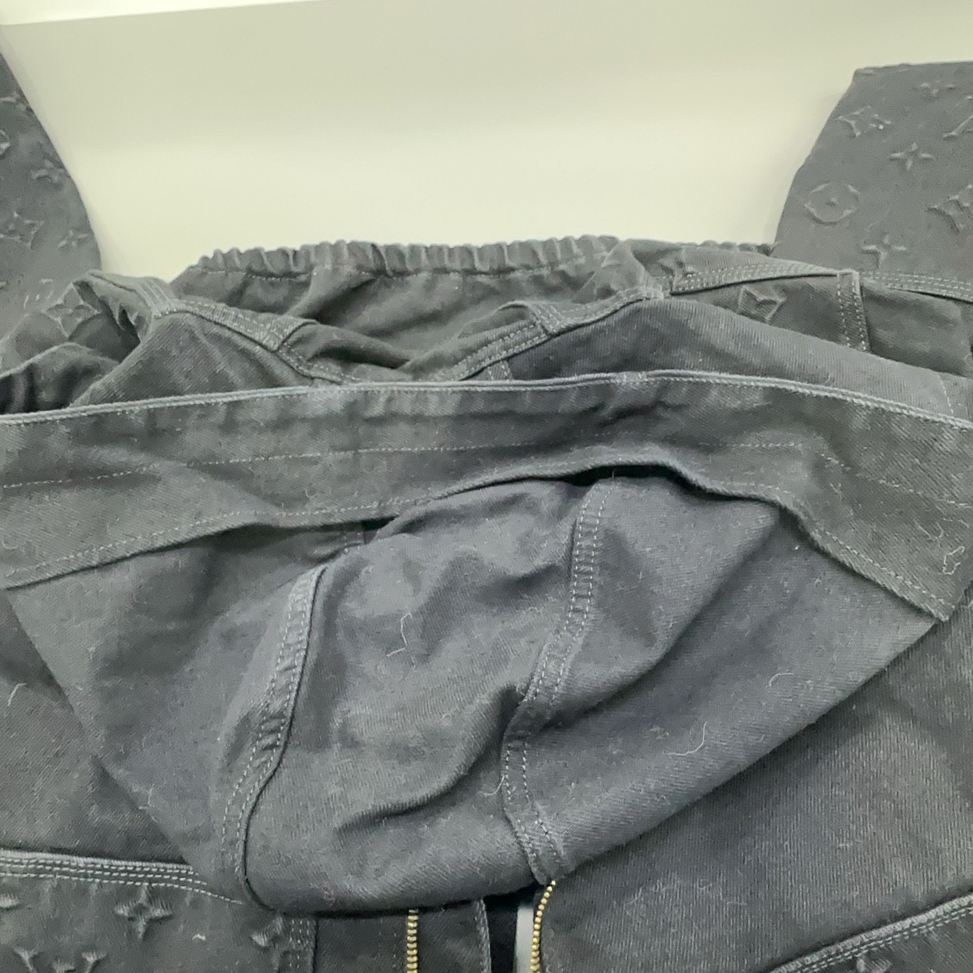 Louis Vuitton Louis Vuitton Monogram Embossed Denim Hoodie Size 52 Size US L / EU 52-54 / 3 - 6 Thumbnail