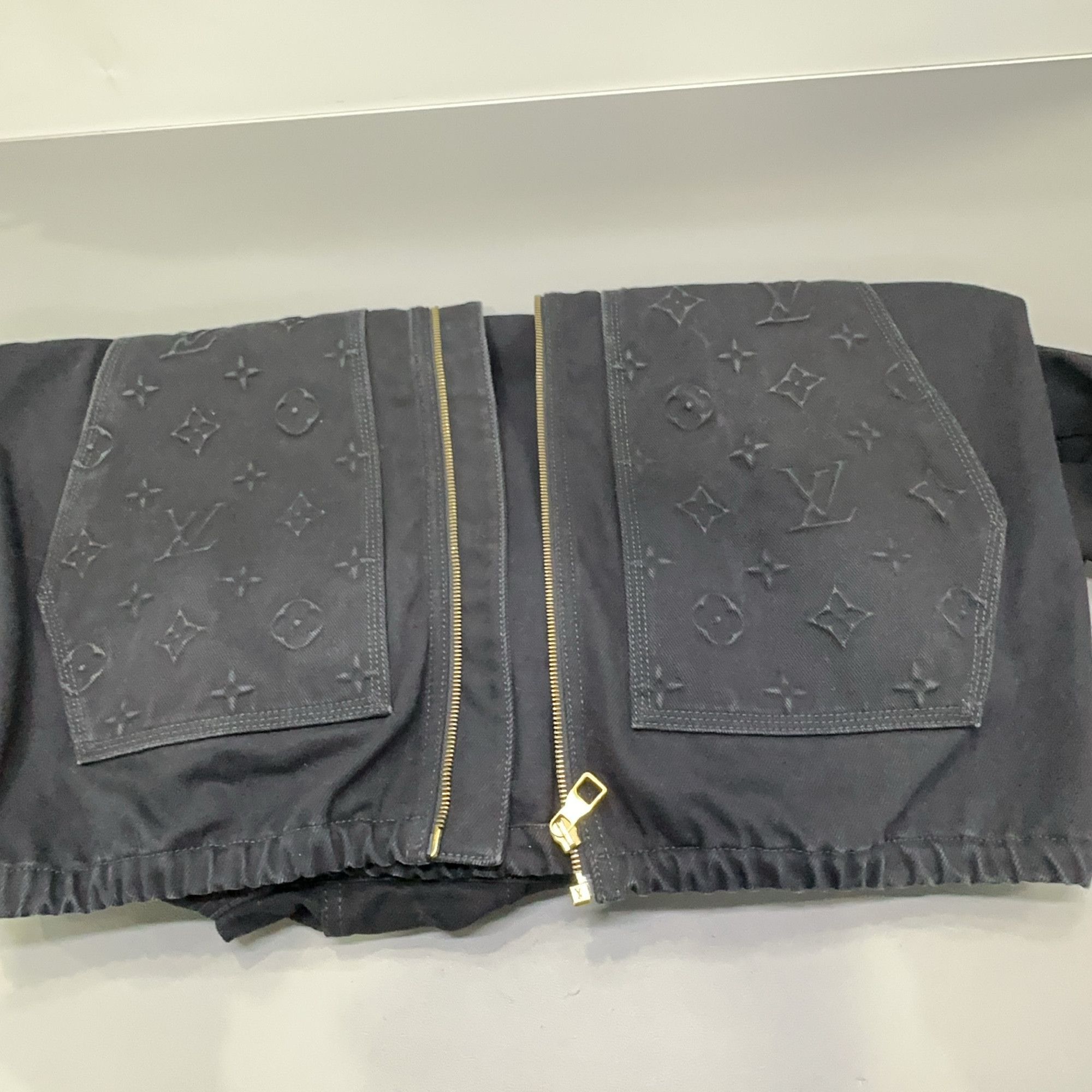Louis Vuitton Louis Vuitton Monogram Embossed Denim Hoodie Size 52 Size US L / EU 52-54 / 3 - 10 Thumbnail