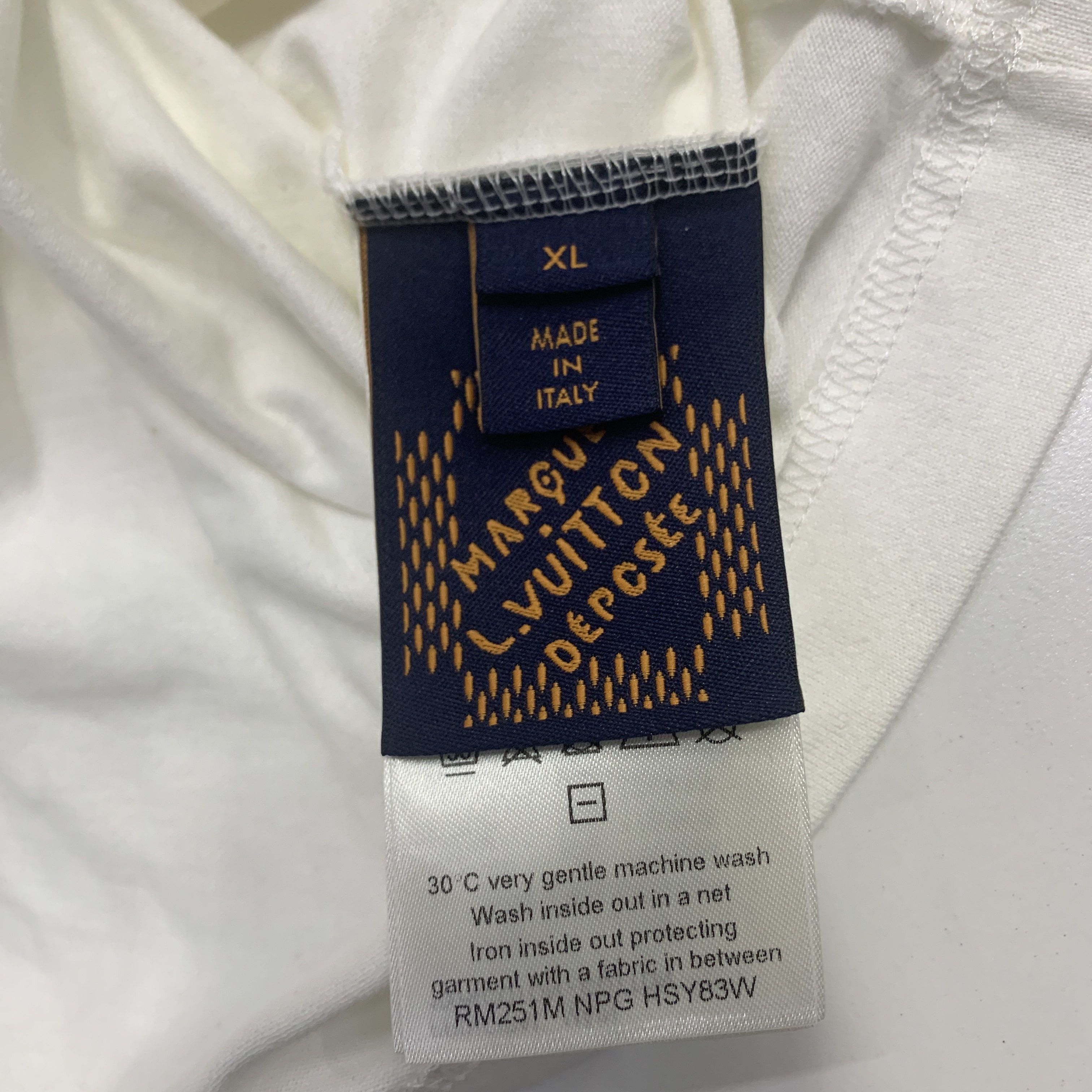 Louis Vuitton Louis Vuitton Le Monde Est A Vous T-Shirt XL Size US XL / EU 56 / 4 - 3 Thumbnail