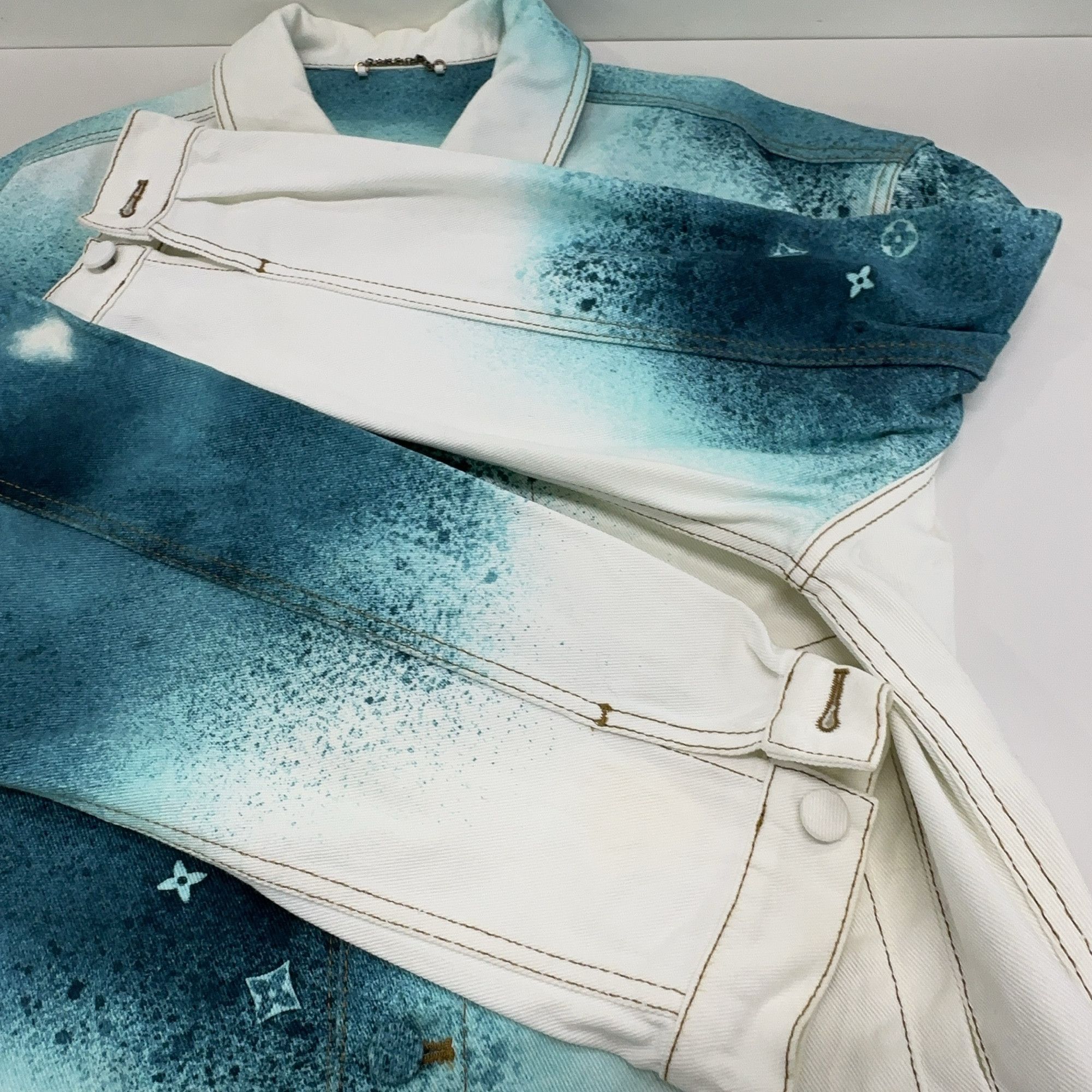 Louis Vuitton Louis Vuitton Spray Paint Denim Jacket 48 Size US M / EU 48-50 / 2 - 8 Thumbnail