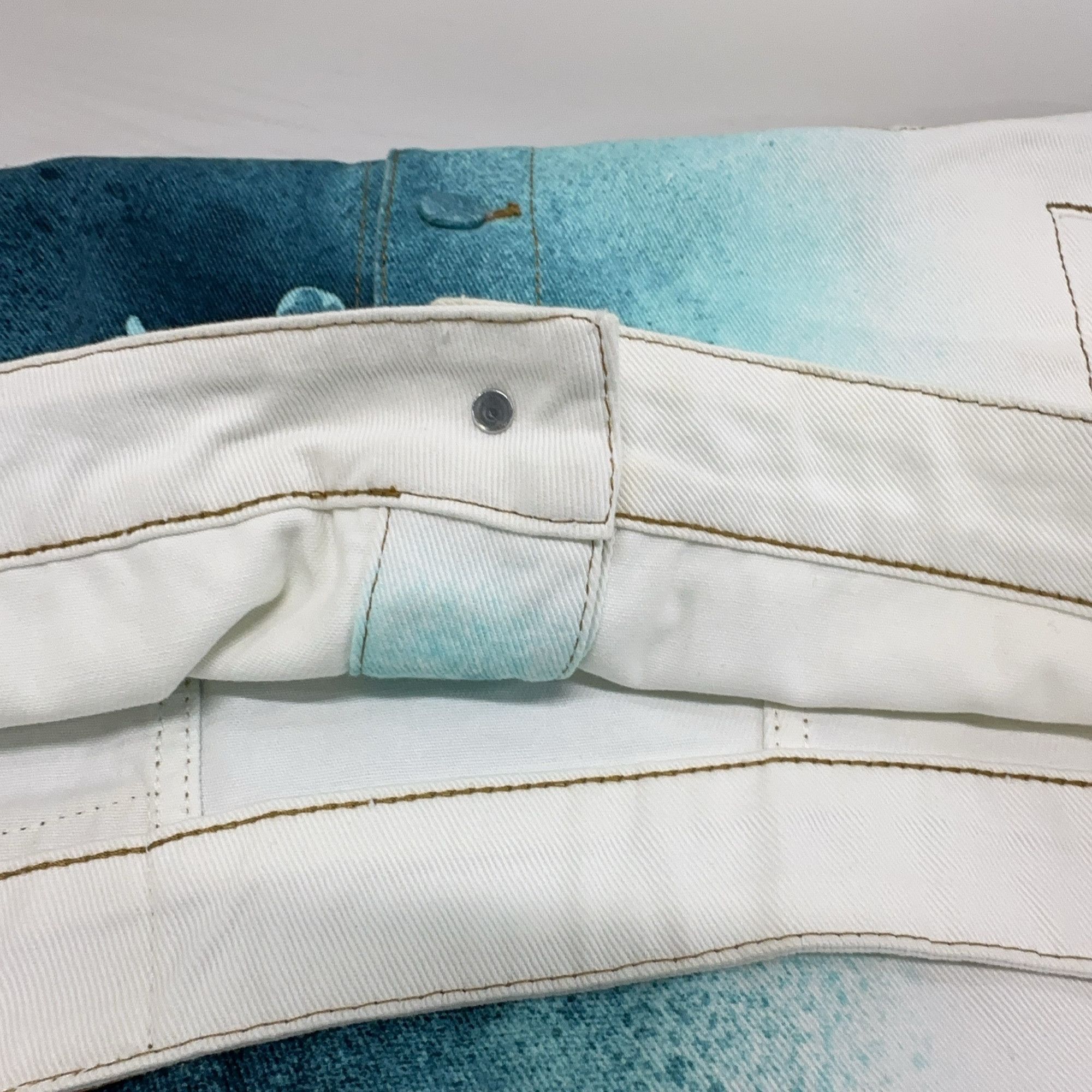 Louis Vuitton Louis Vuitton Spray Paint Denim Jacket 48 Size US M / EU 48-50 / 2 - 7 Thumbnail