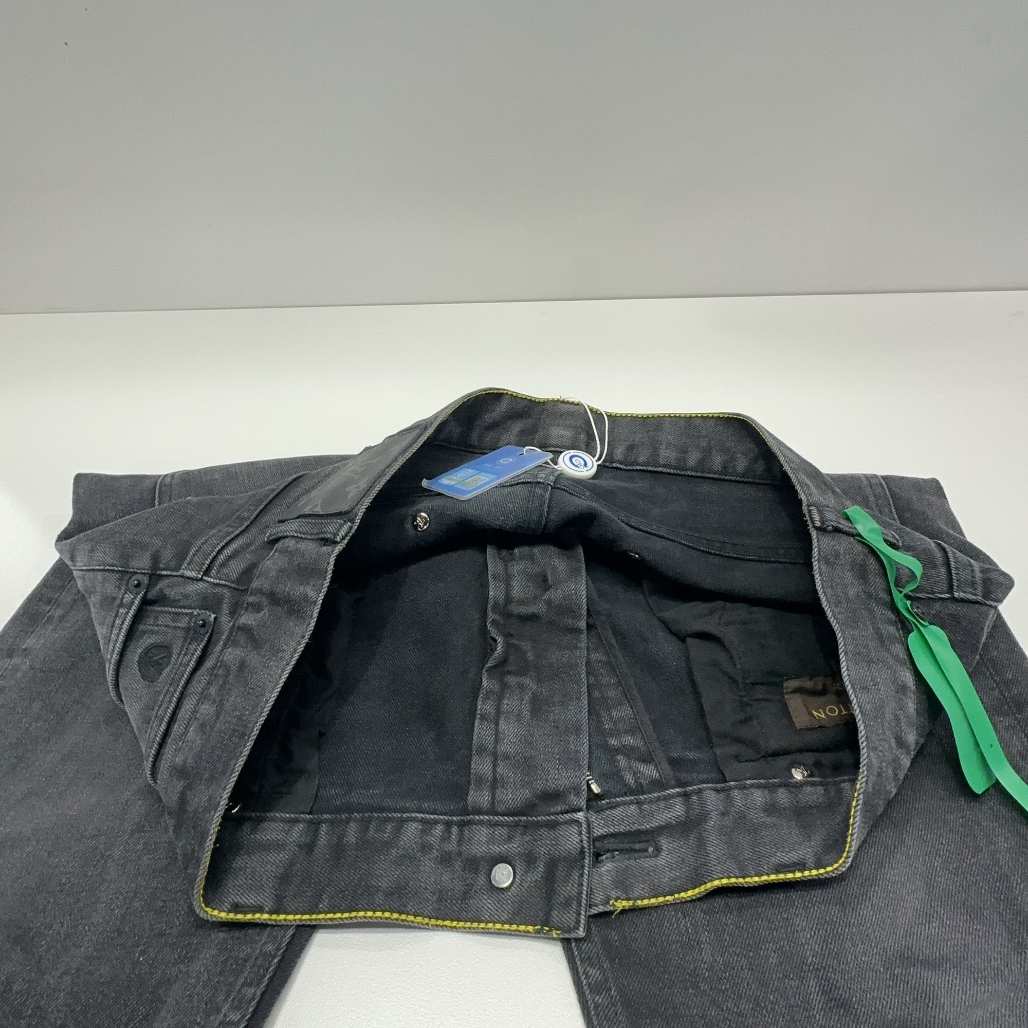 Louis Vuitton Louis Vuitton Slim Stretch Denim Jeans 34 Size US 34 / EU 50 - 5 Thumbnail