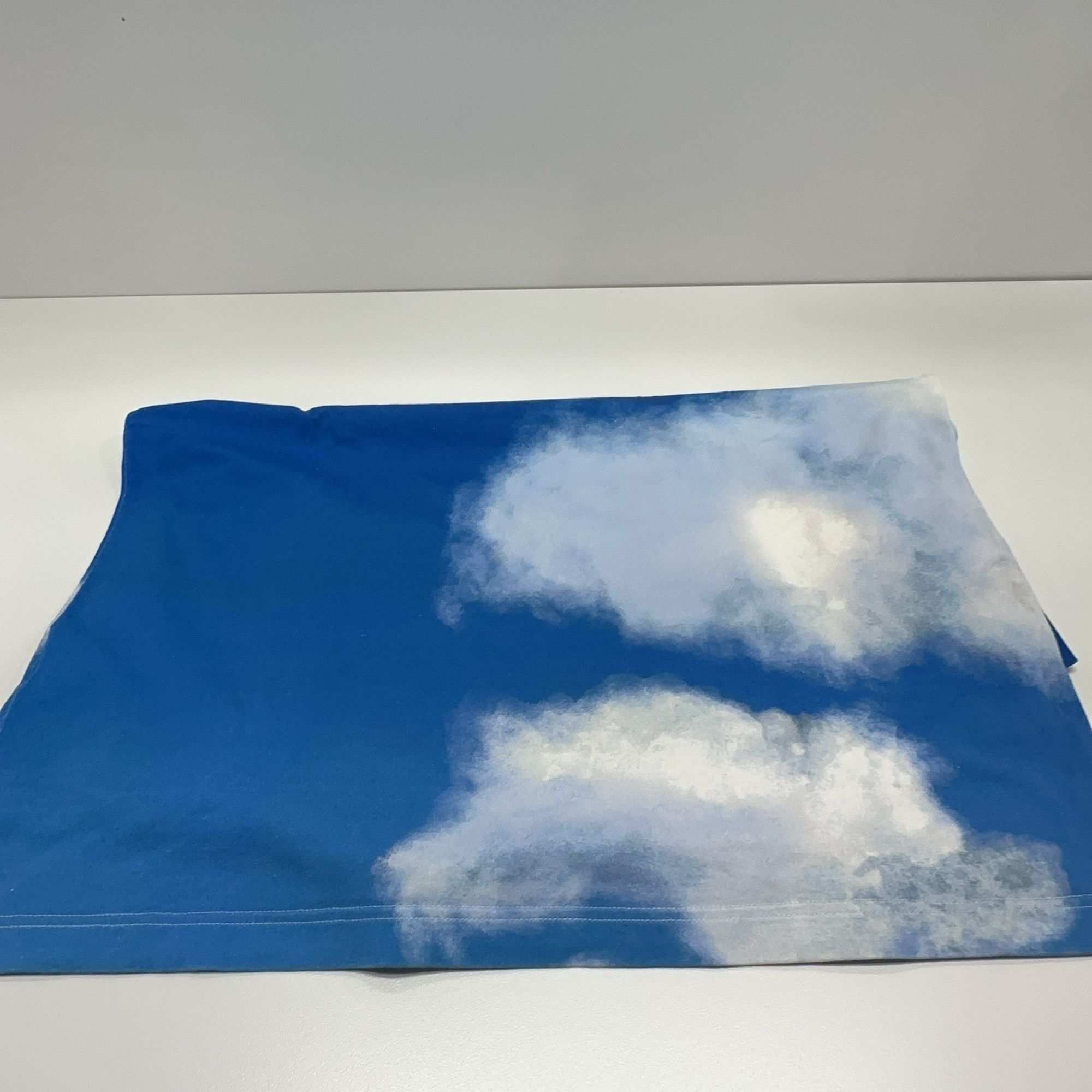 Louis Vuitton Louis Vuitton Heaven on Earth Clouds T-Shirt XL Size US XL / EU 56 / 4 - 9 Thumbnail