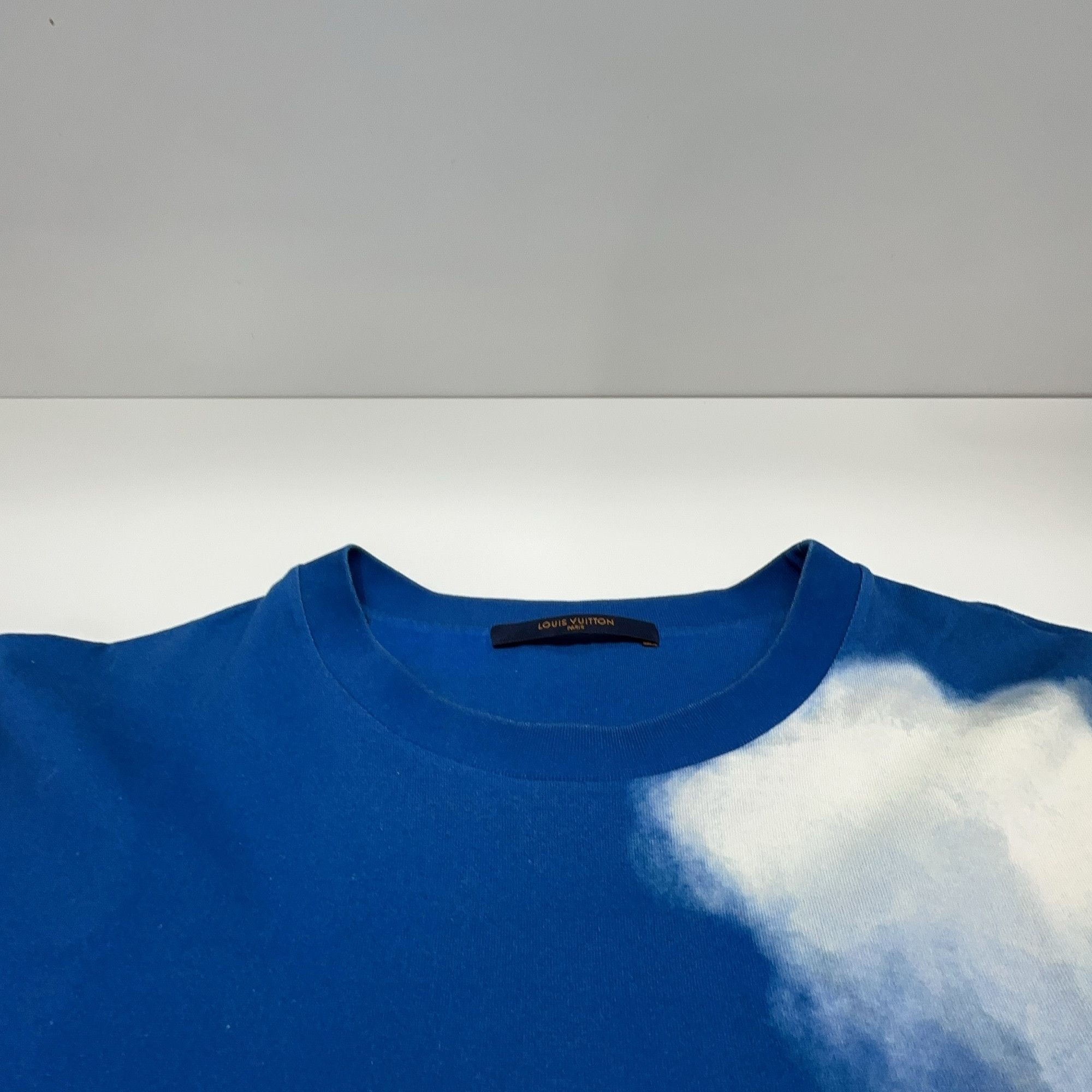 Louis Vuitton Louis Vuitton Heaven on Earth Clouds T-Shirt XL Size US XL / EU 56 / 4 - 5 Thumbnail