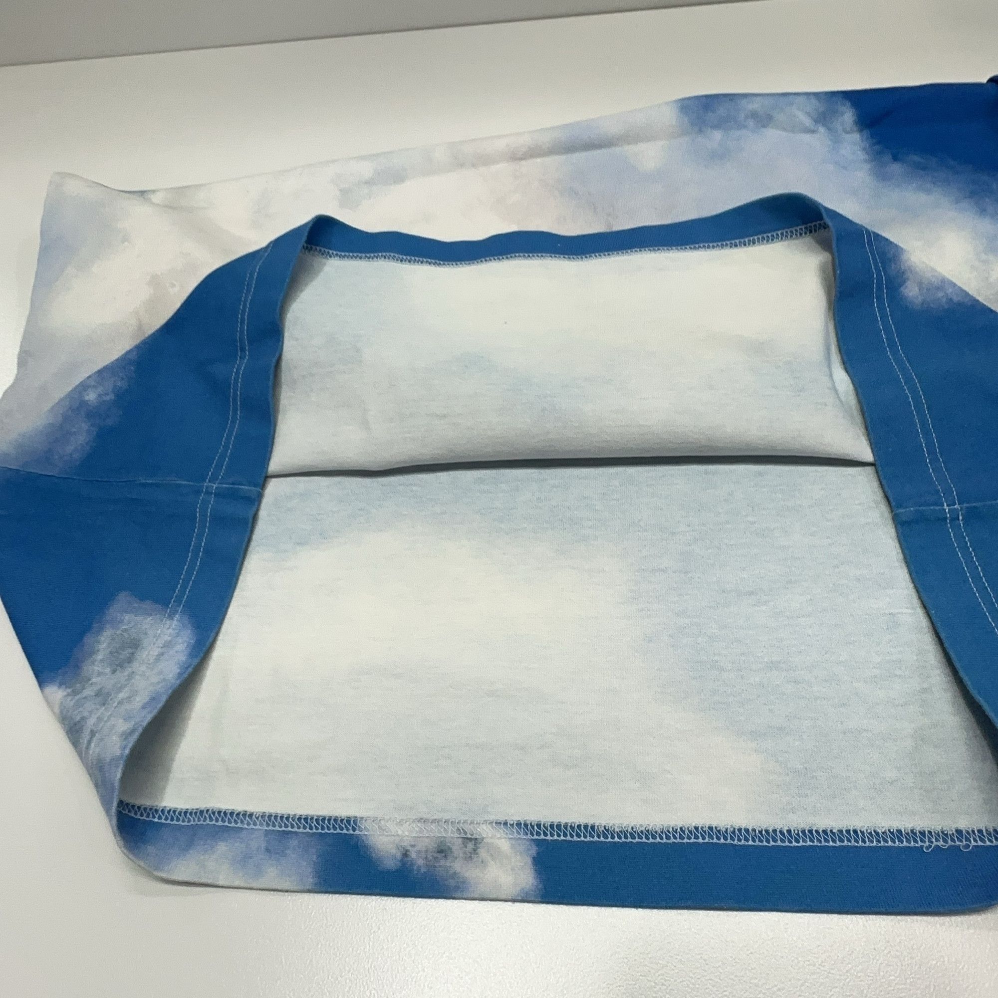 Louis Vuitton Louis Vuitton Heaven on Earth Clouds T-Shirt XL Size US XL / EU 56 / 4 - 7 Thumbnail