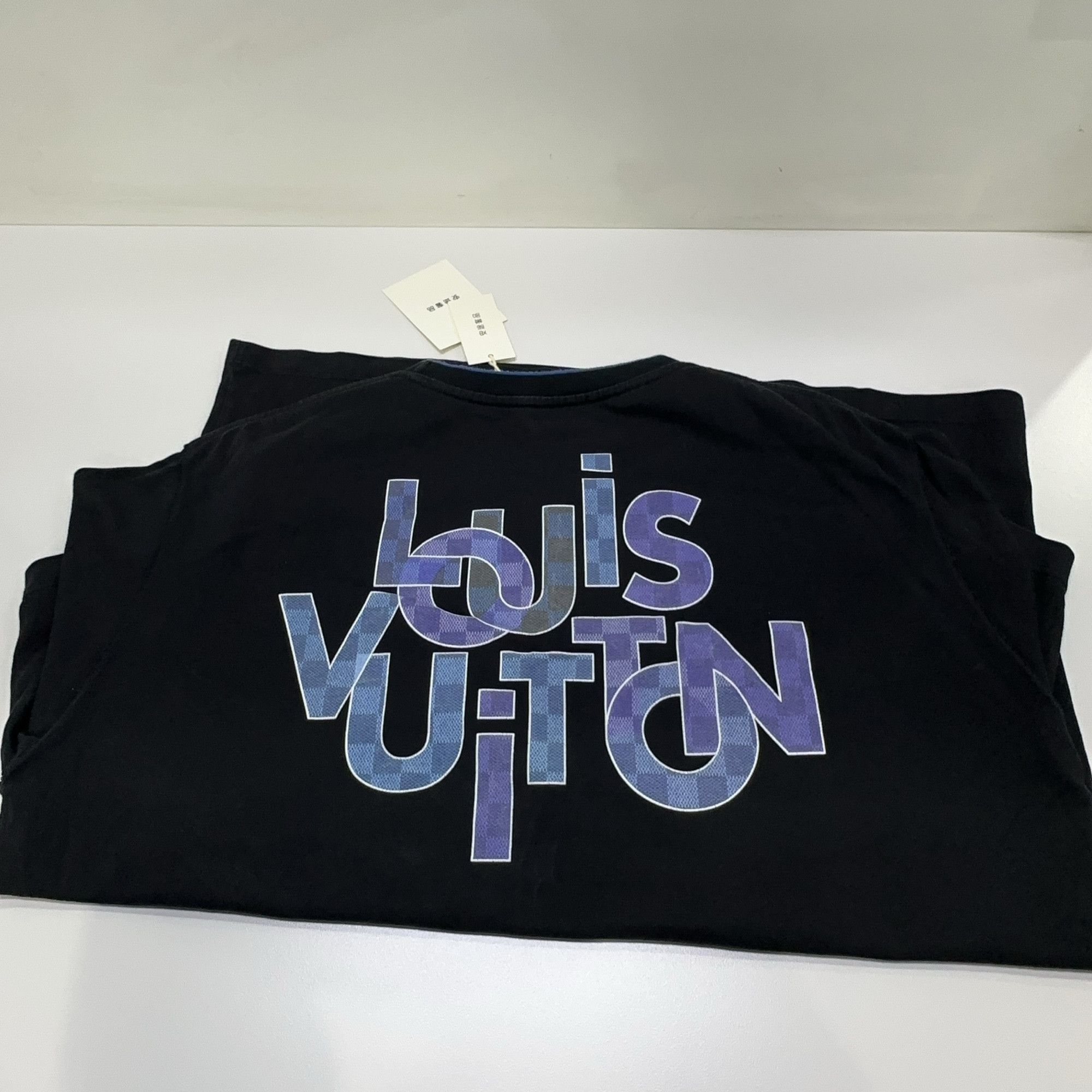Louis Vuitton Louis Vuitton Logo Print T-Shirt Size XL Size US XL / EU 56 / 4 - 11 Thumbnail