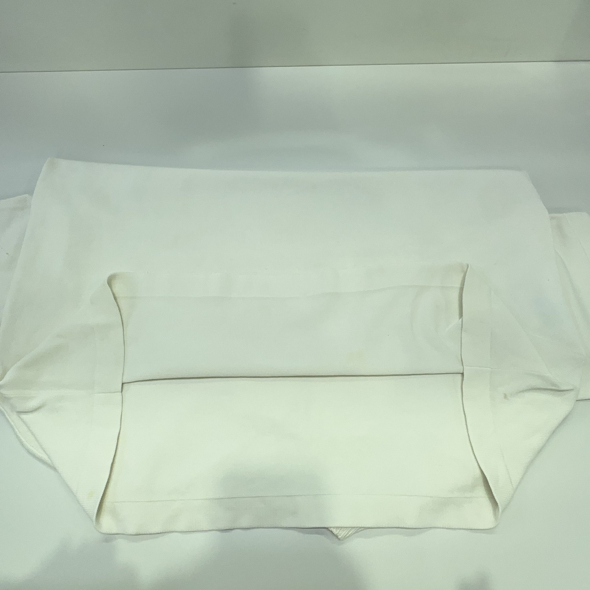 Louis Vuitton Louis Vuitton Logo Embroidered T-Shirt L Size US L / EU 52-54 / 3 - 9 Thumbnail