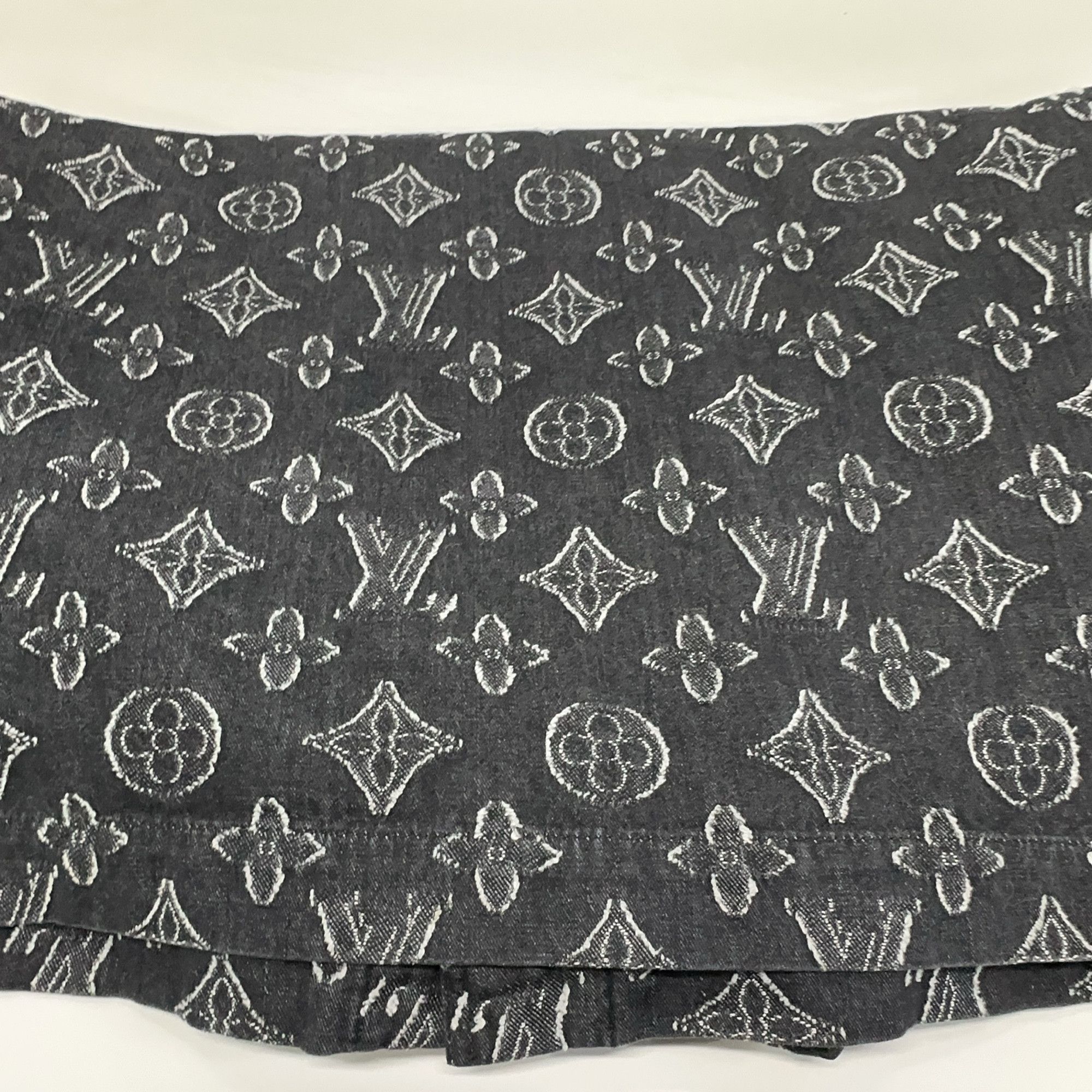 Louis Vuitton Louis Vuitton Monogram Denim Shirt L Size US L / EU 52-54 / 3 - 8 Thumbnail