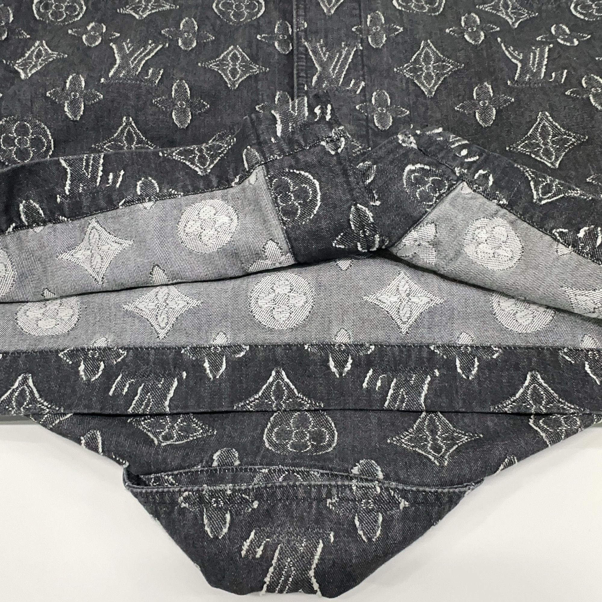 Louis Vuitton Louis Vuitton Monogram Denim Shirt L Size US L / EU 52-54 / 3 - 7 Thumbnail