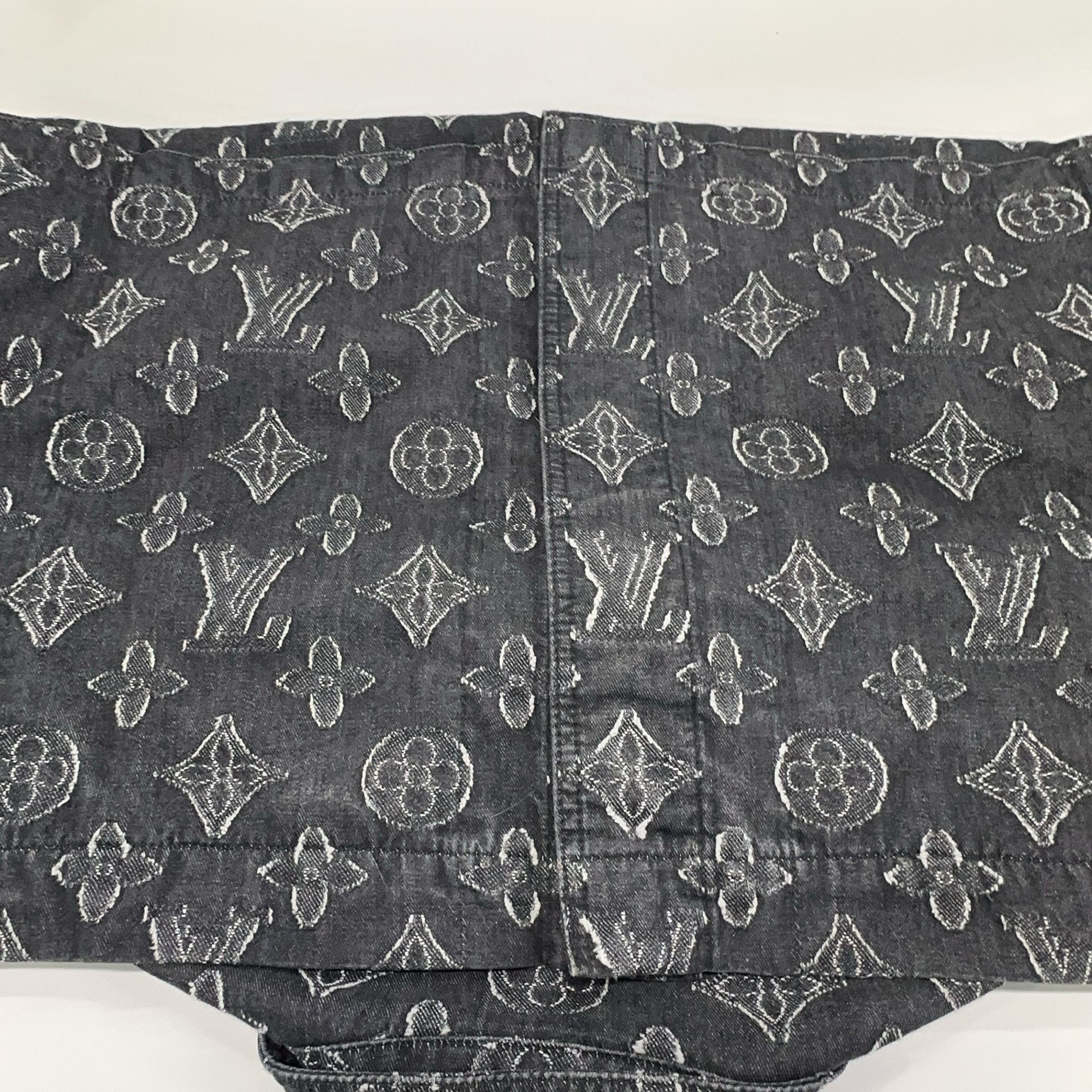 Louis Vuitton Louis Vuitton Monogram Denim Shirt L Size US L / EU 52-54 / 3 - 6 Thumbnail