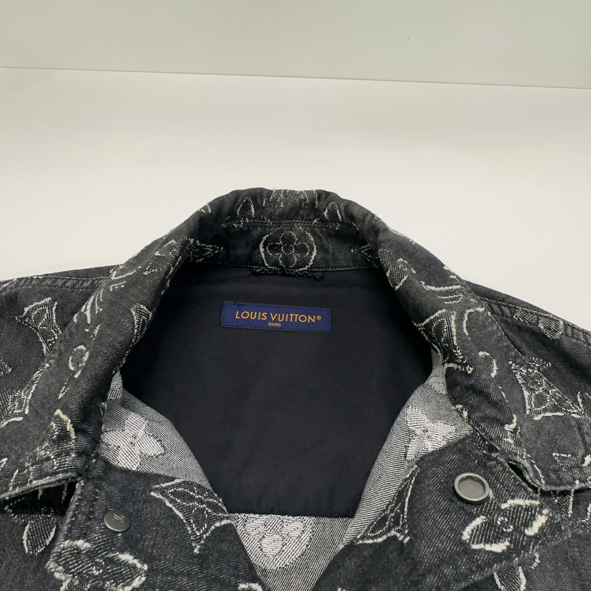 Louis Vuitton Louis Vuitton Monogram Denim Shirt L Size US L / EU 52-54 / 3 - 5 Thumbnail