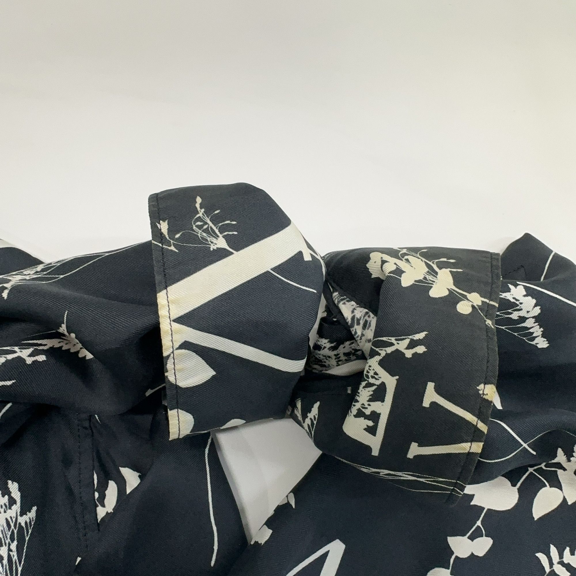 Louis Vuitton Louis Vuitton Leaf Monogram Print Silk Shirt L Size US L / EU 52-54 / 3 - 7 Thumbnail