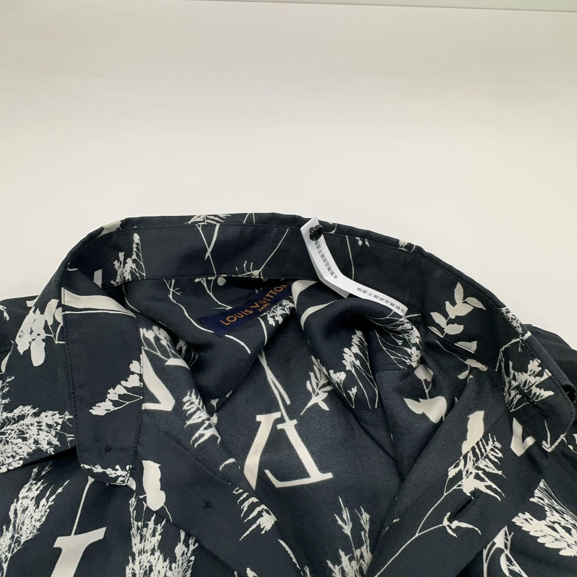Louis Vuitton Louis Vuitton Leaf Monogram Print Silk Shirt L Size US L / EU 52-54 / 3 - 6 Thumbnail