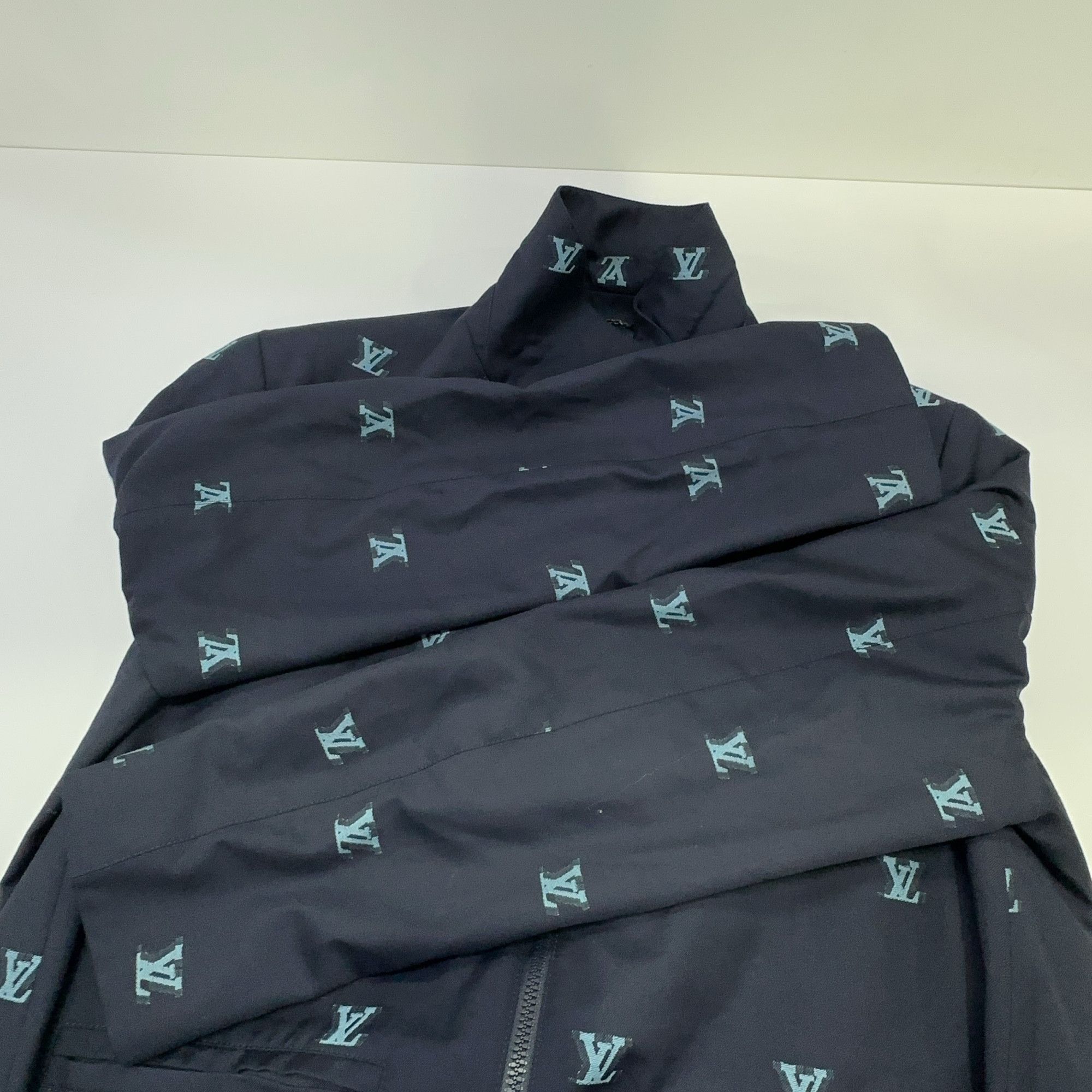 Louis Vuitton Louis Vuitton Logo Print Zip Jacket Size 50 Size US M / EU 48-50 / 2 - 9 Thumbnail