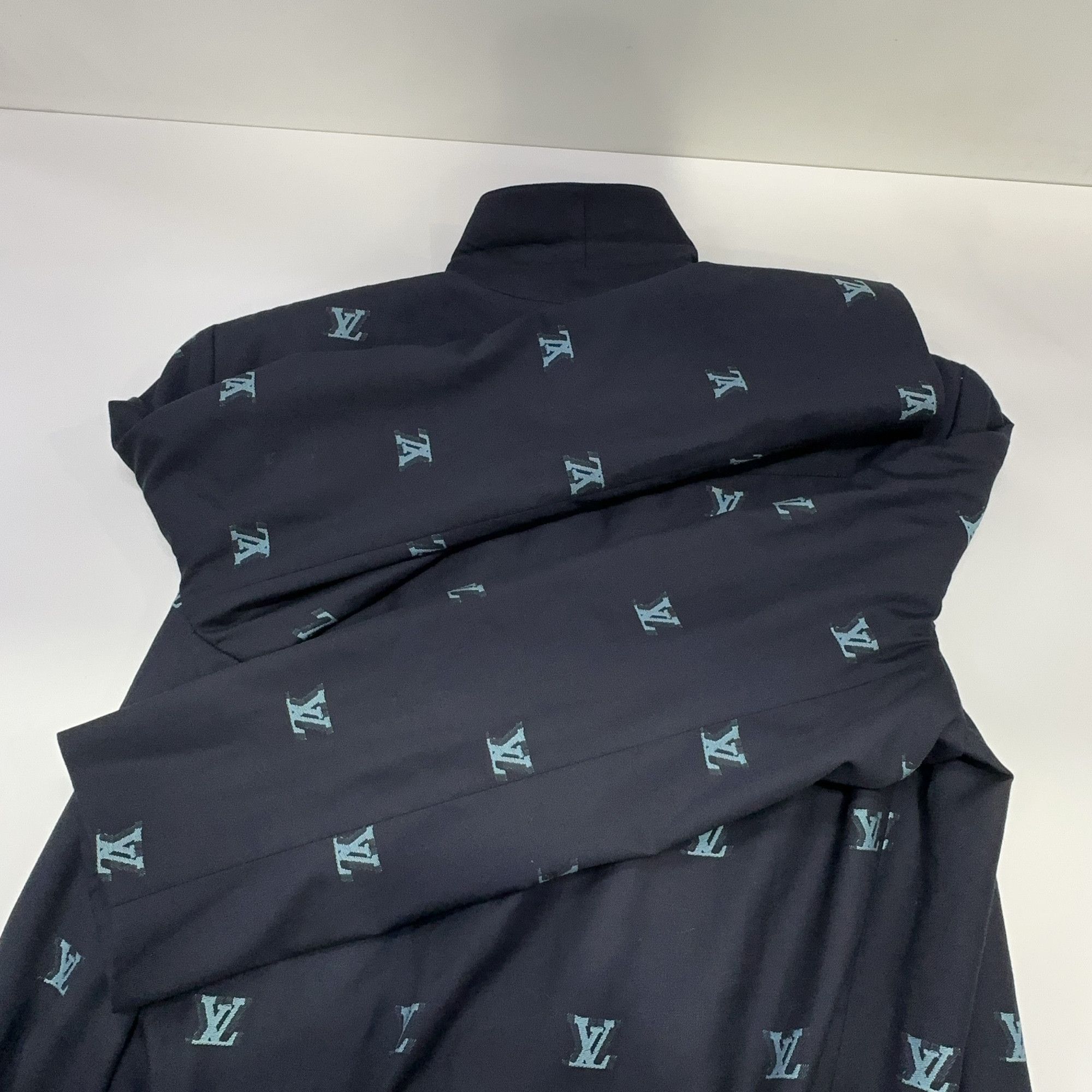 Louis Vuitton Louis Vuitton Logo Print Zip Jacket Size 50 Size US M / EU 48-50 / 2 - 11 Thumbnail