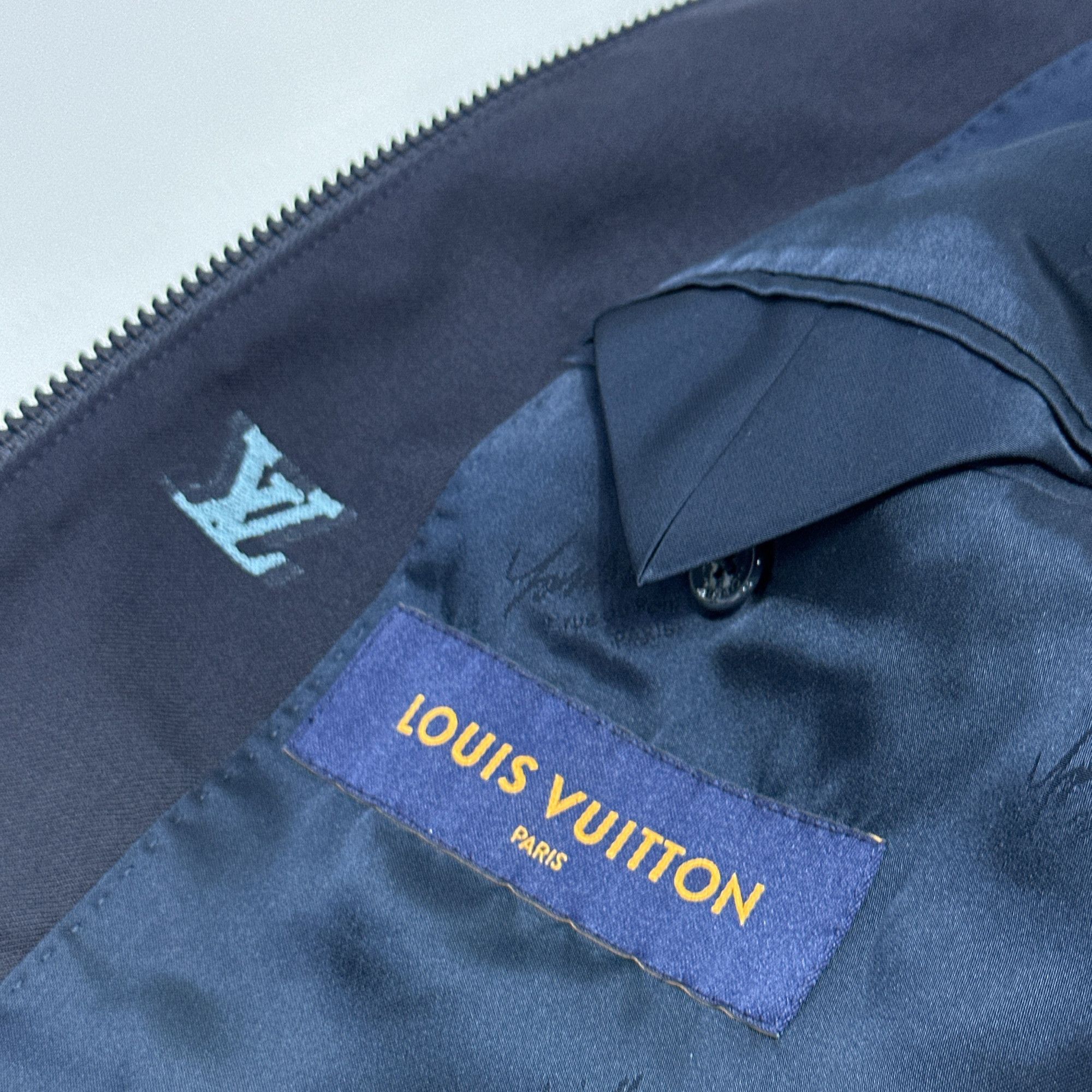 Louis Vuitton Louis Vuitton Logo Print Zip Jacket Size 50 Size US M / EU 48-50 / 2 - 4 Thumbnail
